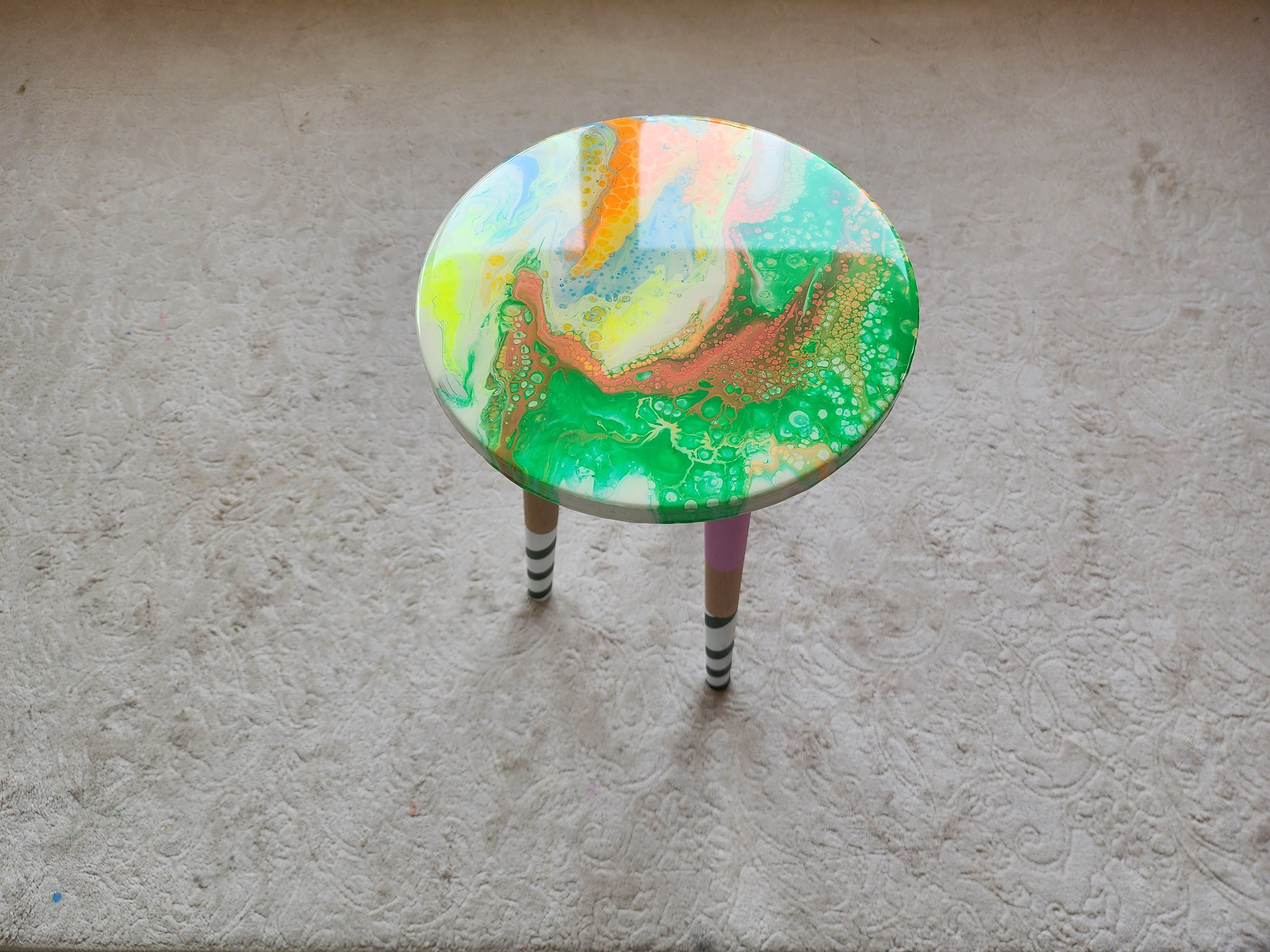 Unique Wooden Green Abstract Epoxy Resin Side Coffee Table, Colorful Funky Eclectic Rainbow Pop Art Hand Painted Cute End Sofa Center Table