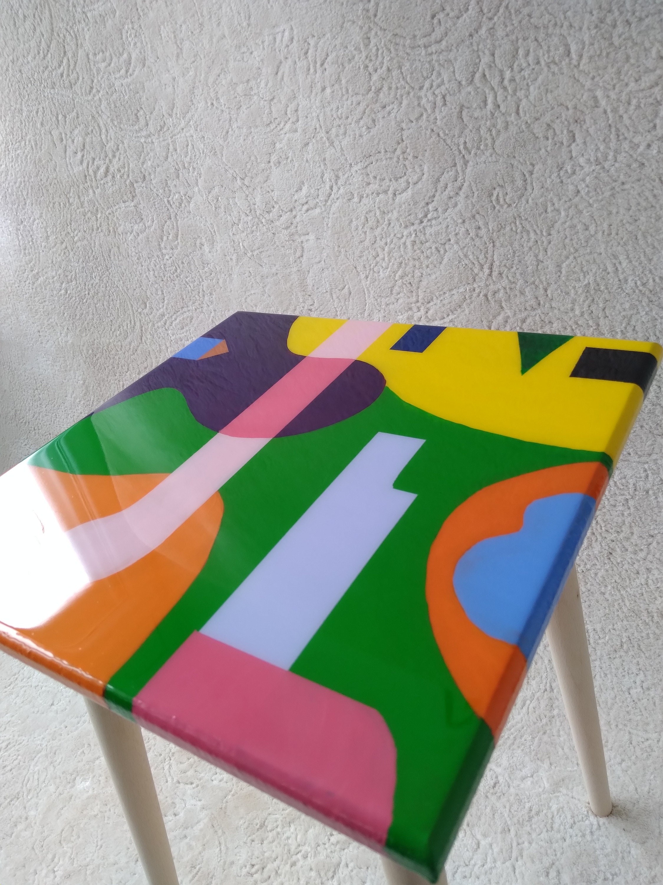 Colorful Epoxy Resin Abstract Side Coffee Table, Unique Purple Yellow Modern Wooden End Sofa Low Center Bedside Entryway Art Coffee Table