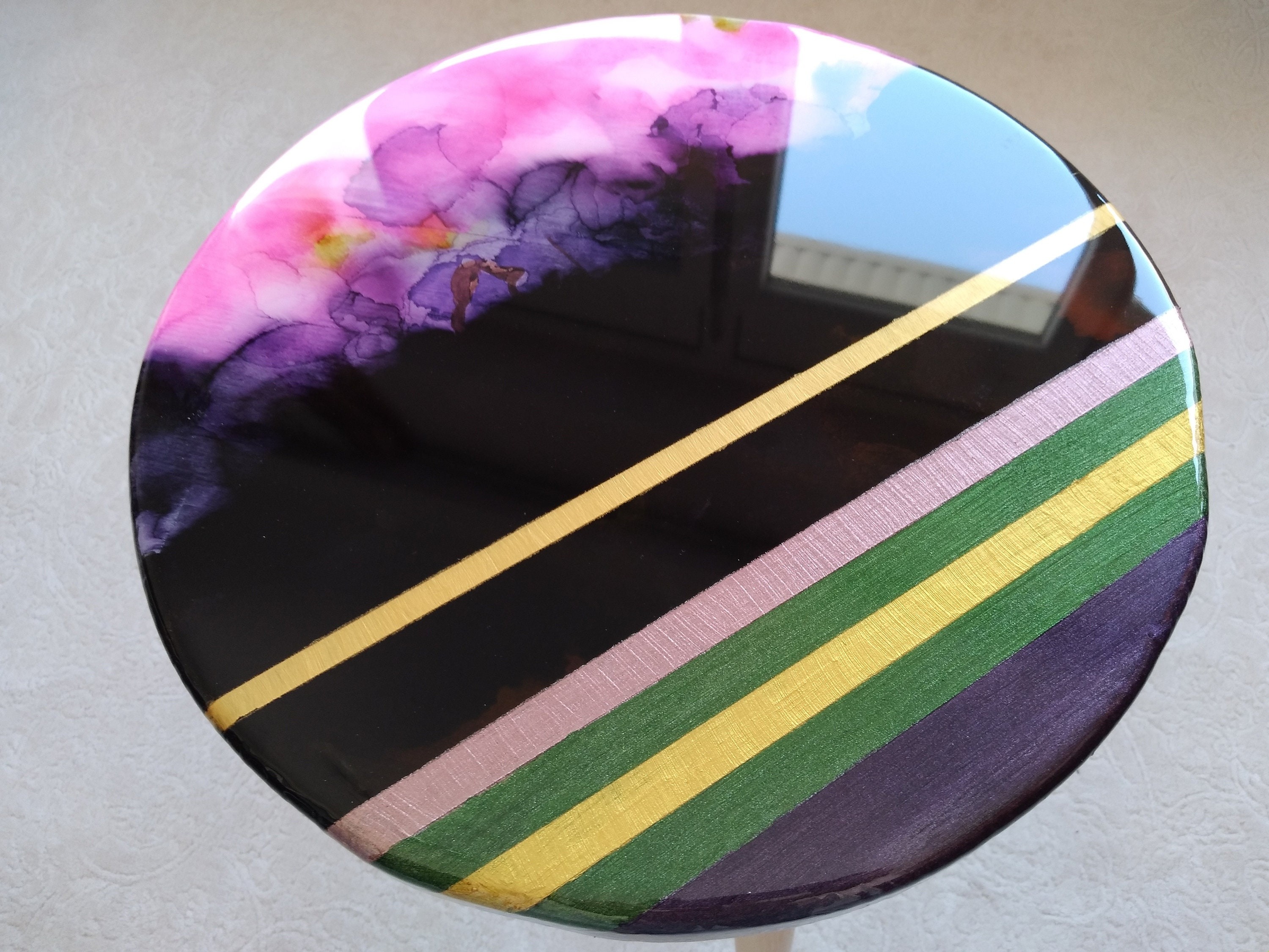 Wood Round Bedside Pink Black Resin Side Coffee Table, Modern Unique Epoxy End Boho Entryway Bedroom Sofa Furniture Wooden Abstract Table