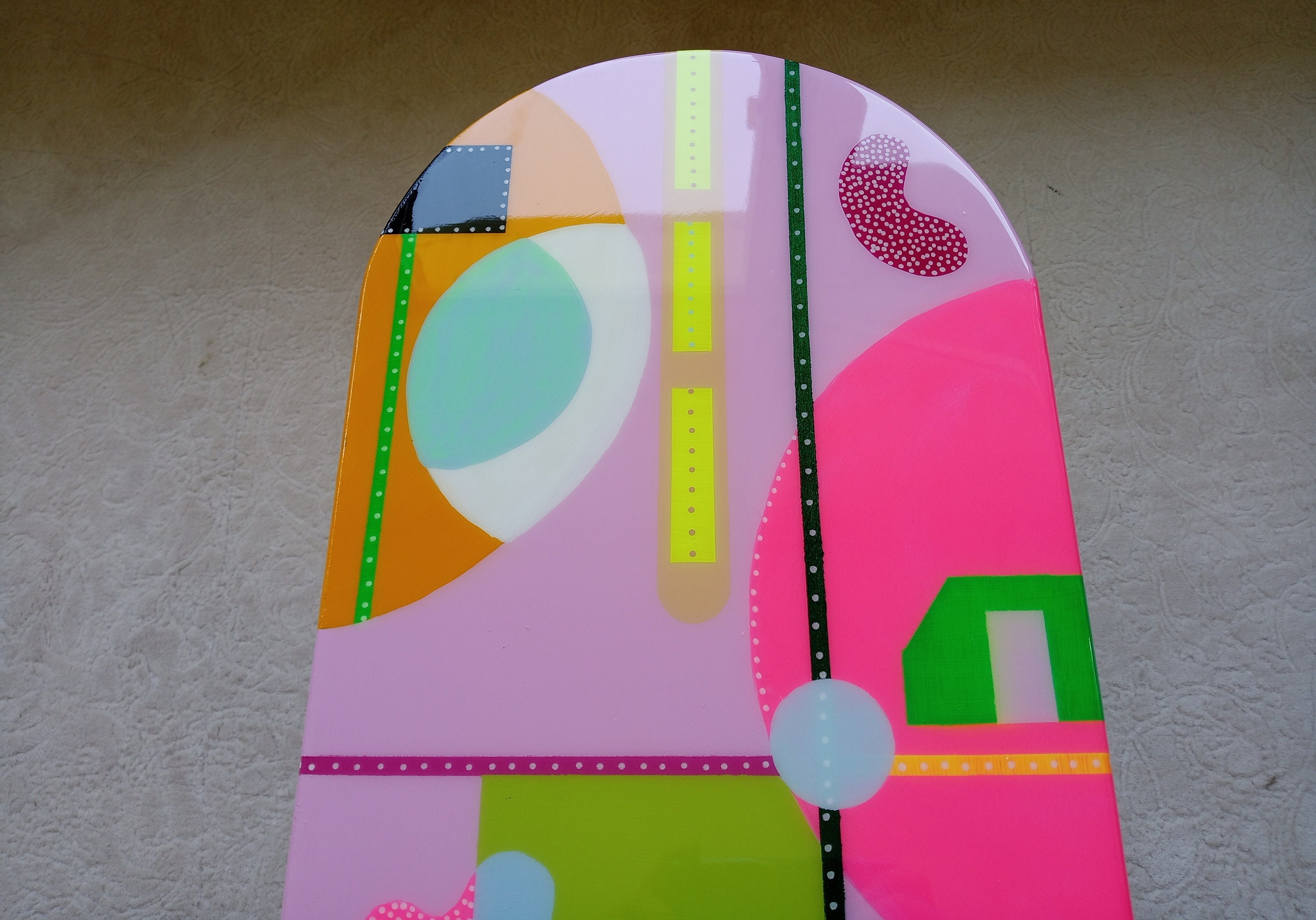 Unusual Pink Funky Colorful Side Nesting Resin Coffee Tables, Maximalist Eclectic Abstract Round Oval Cool Neon Painted Leg Epoxy Art Table