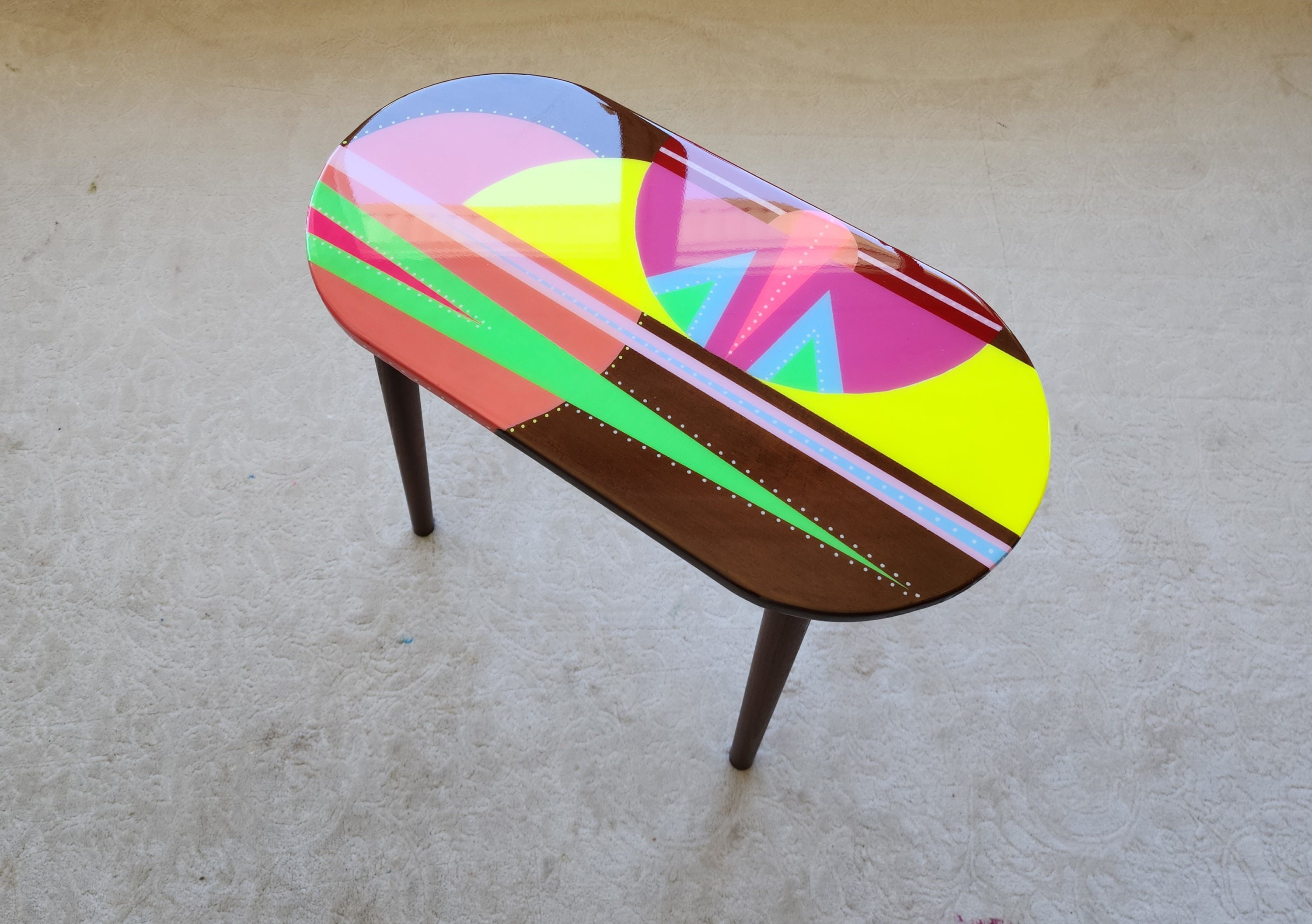 Rainbow Abstract Epoxy Resin Pop Art Side Table, Kitsch Coffee Table, Oval Original Table, Groovy Night Table, Funky Cool Pink Yellow Table