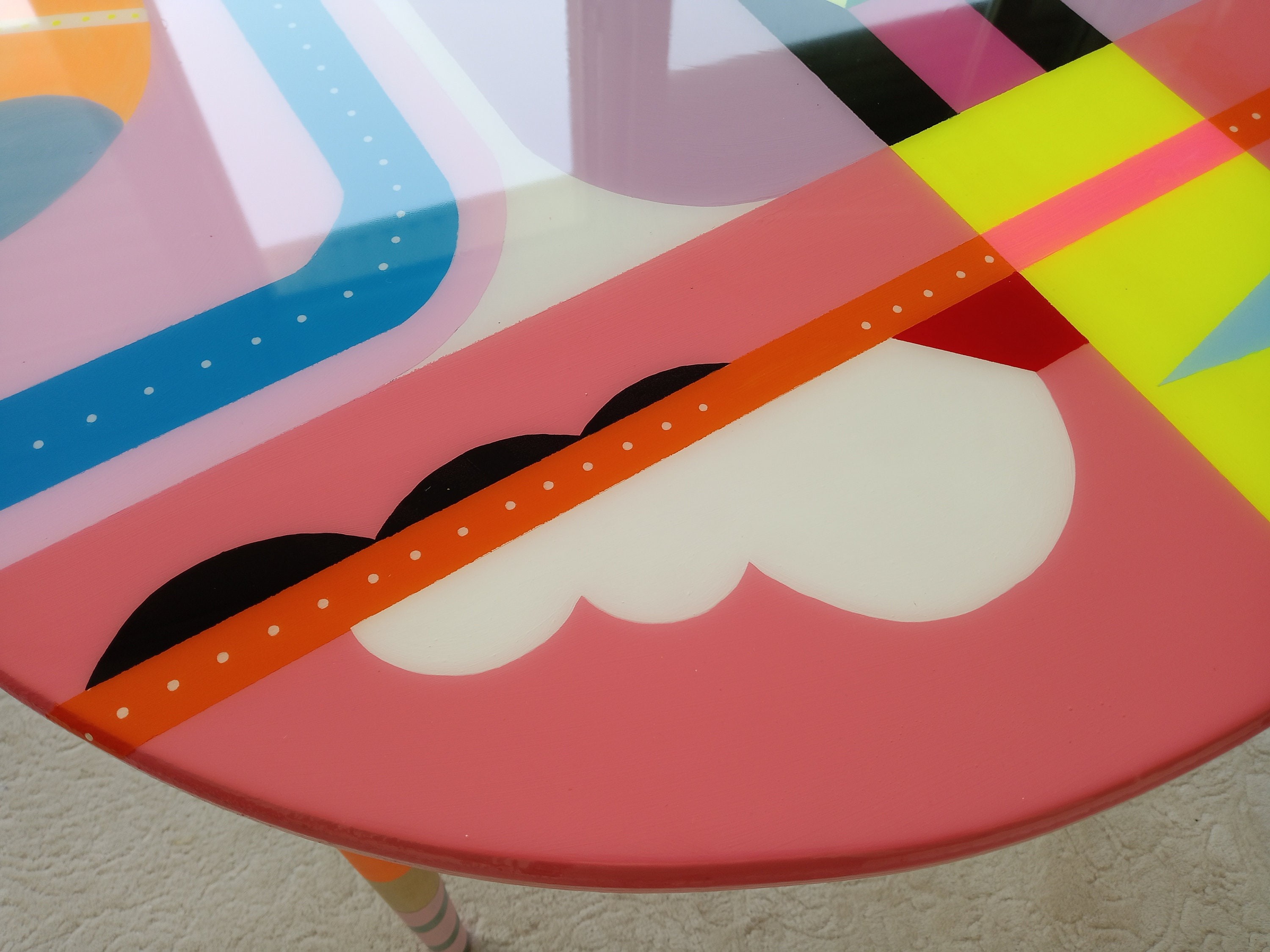 Round Colorful Funky Abstract Boho Resin Table,Pink Purple Groovy Vibrant Wood Rainbow Retro Hippi End Side Cool Luxury Center Coffee Table