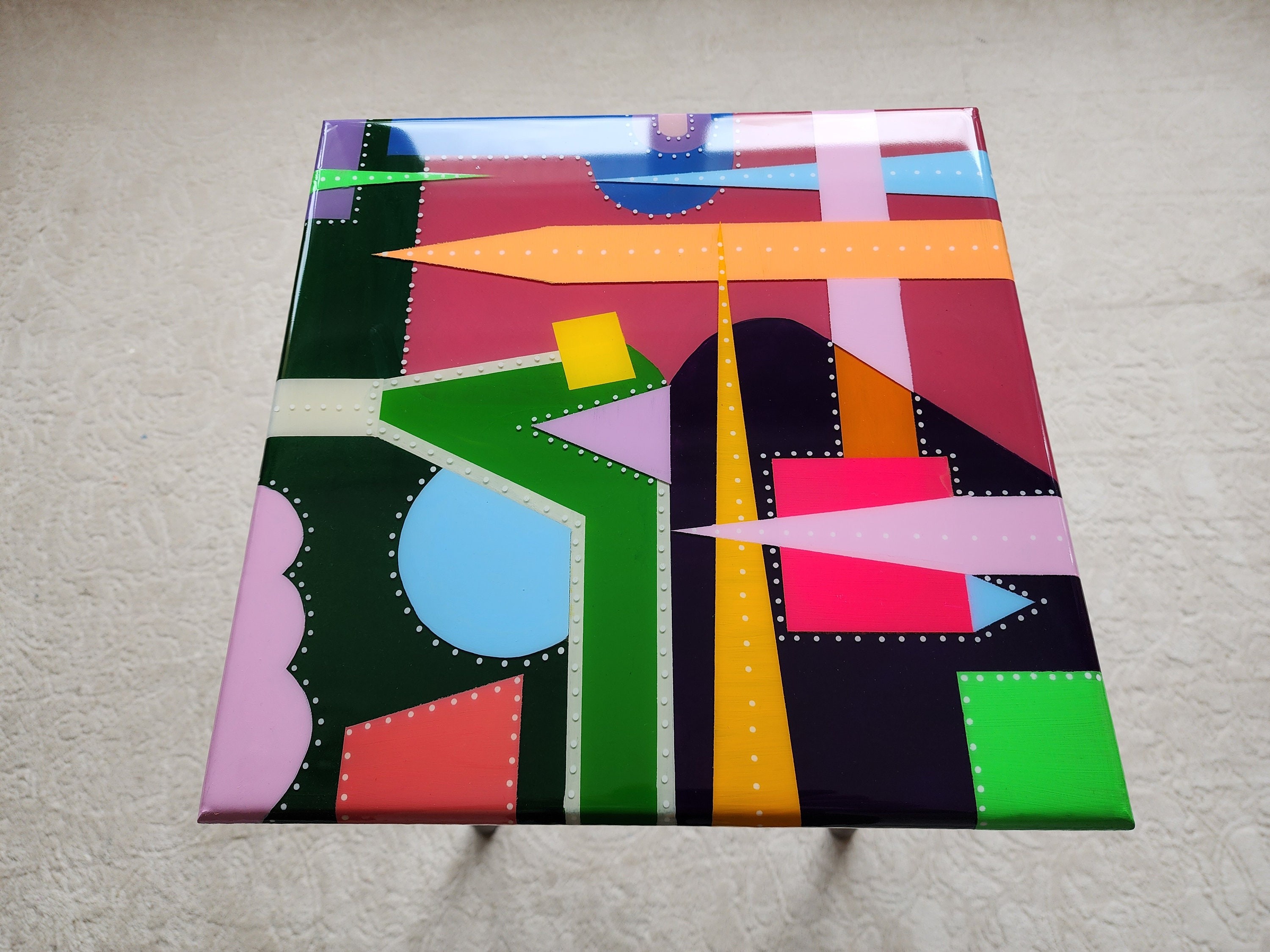Colorful Modern Epoxy Resin Accent Casting Side Coffee Table,Unusual Occasional Live Edge Pink Bedside Entryway Center Abstract Art Table
