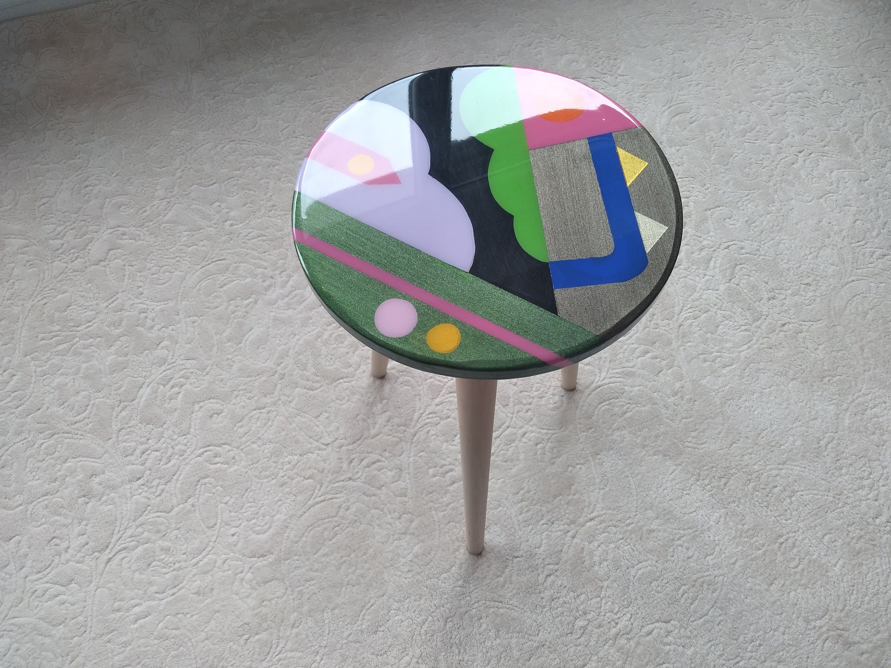 Round Small Boho Resin Sofa Coffee Table, Modern Wooden Epoxy Wood Unique Bronze Entryway Side End Cool Abstract Bedside Bedroom Art Tables
