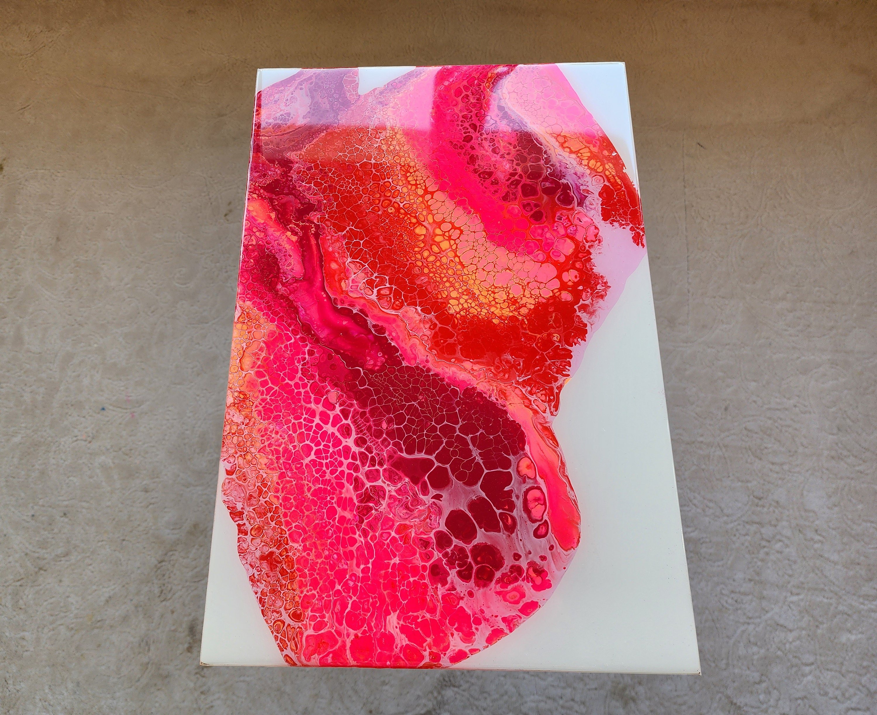 Colorful Side End Resin Couch C Shape Art Table With Metal Legs,Funky Pink White Cool Abstract Wooden Coffee Table,Mother&#39;s Day Gift For Her