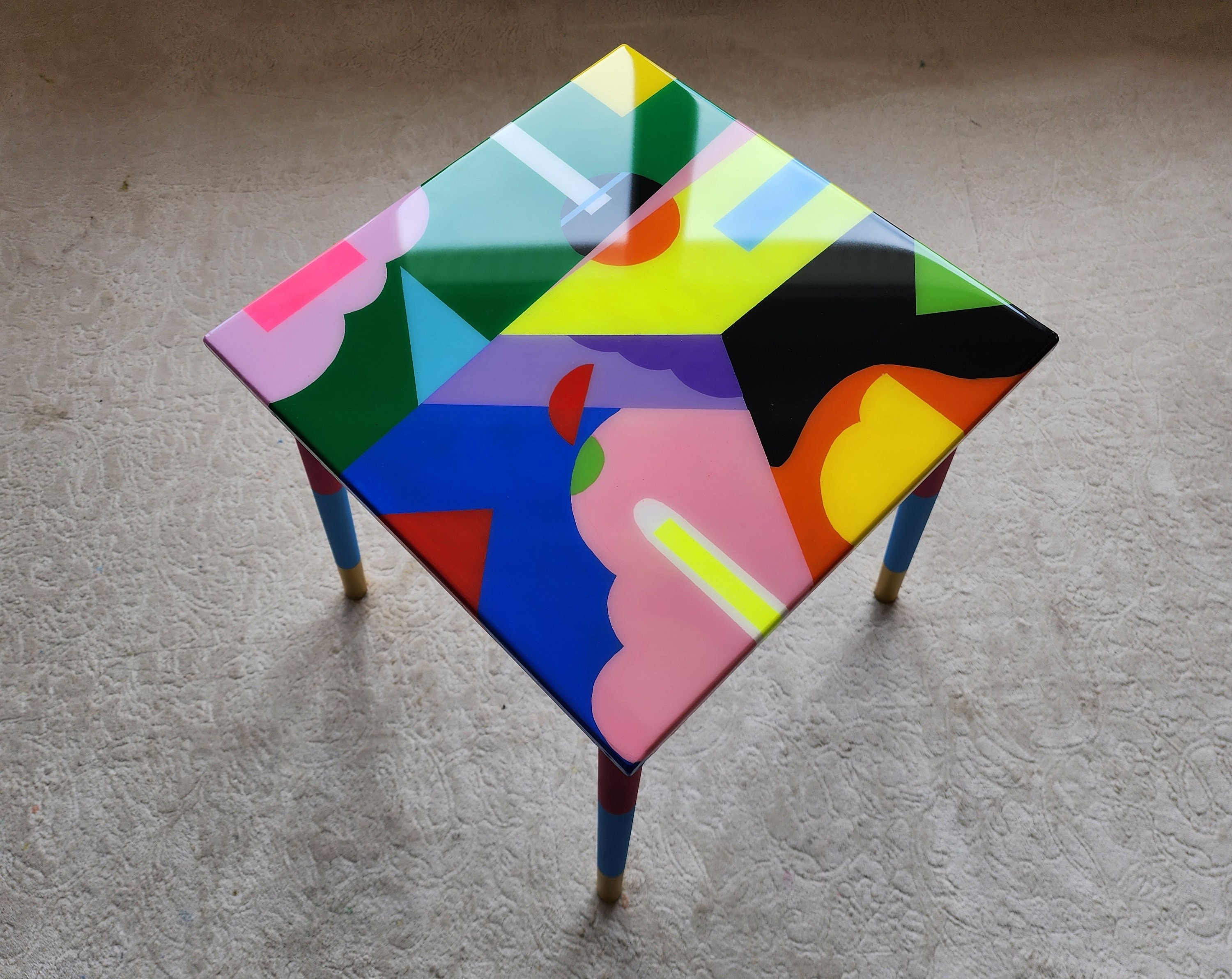 Colorful Abstract Pink Resin Side End Funky Coffee Table, Yellow Modern Unique Living Room Bedside Center Wooden Epoxy Art Sofa Coffee Table