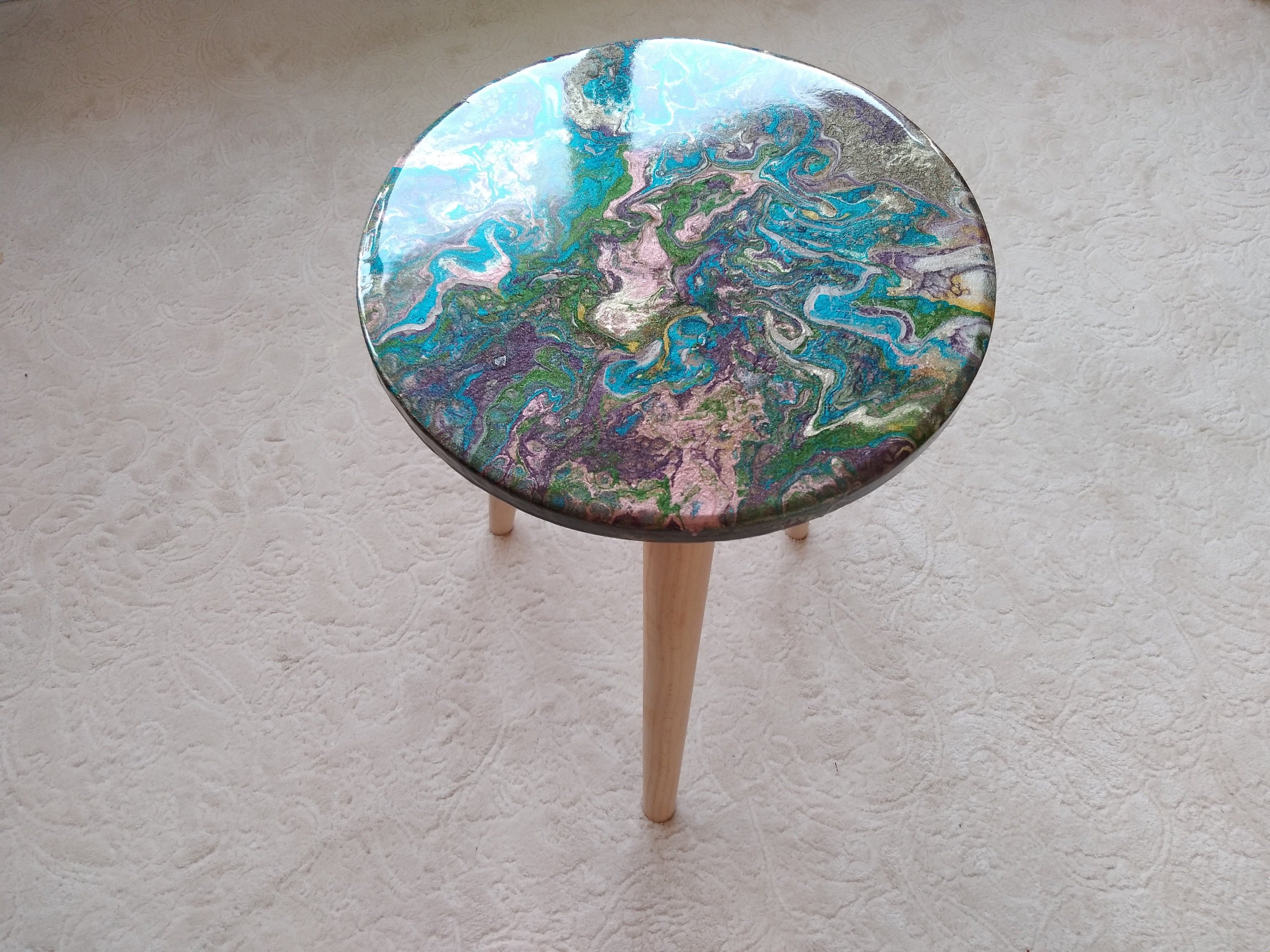 Round Small Boho Resin Sofa Coffee Table, Modern Wooden Green Bedside Wood Unique Brown Epoxy End Side Farmhouse Abstract Art Coffee Table
