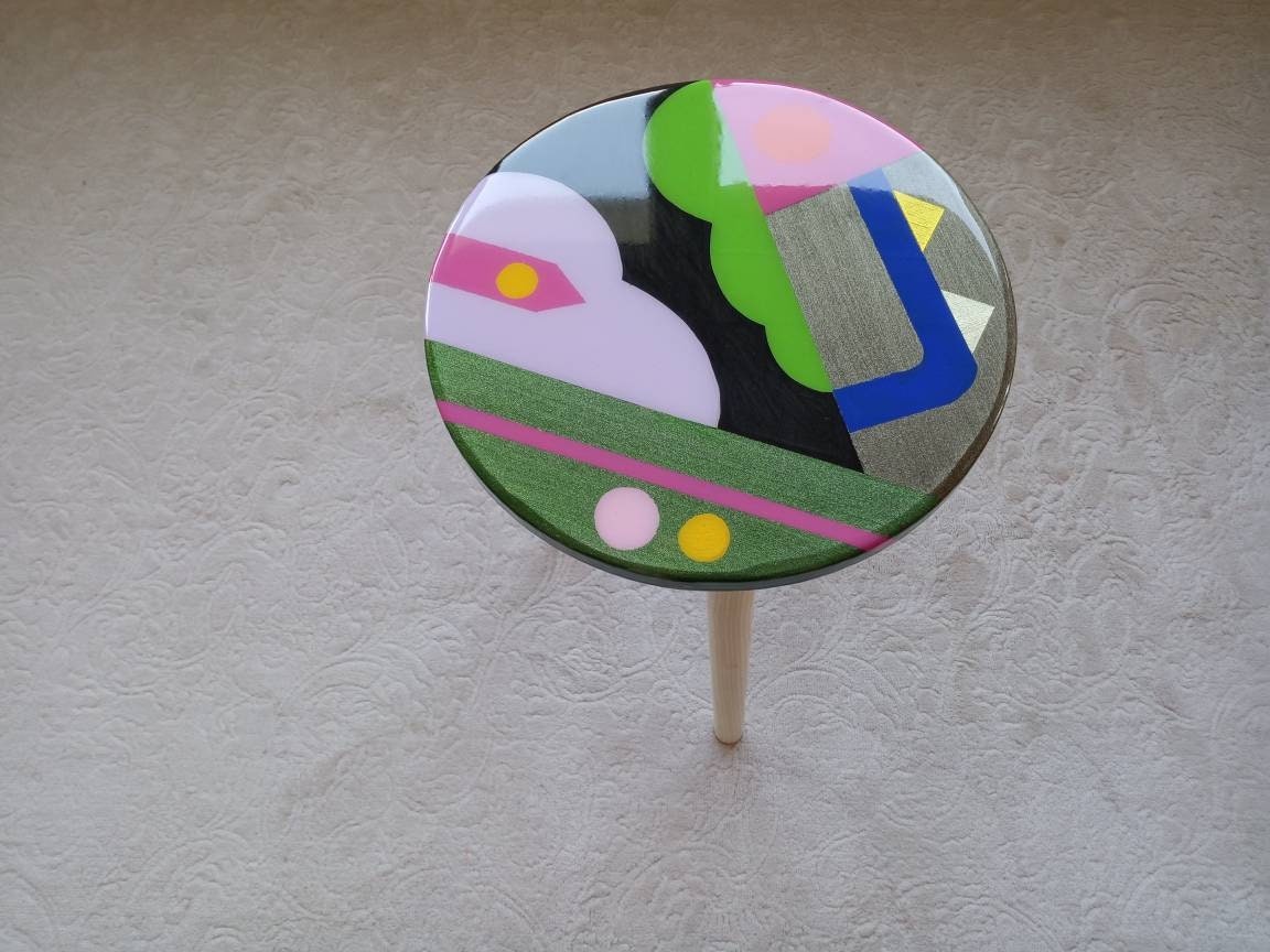 Round Small Unique Resin Side Coffee Table, Colorful Modern Wooden Black End Sofa Bedside Bedroom Living Room Abstract Art Cool Epoxy Table