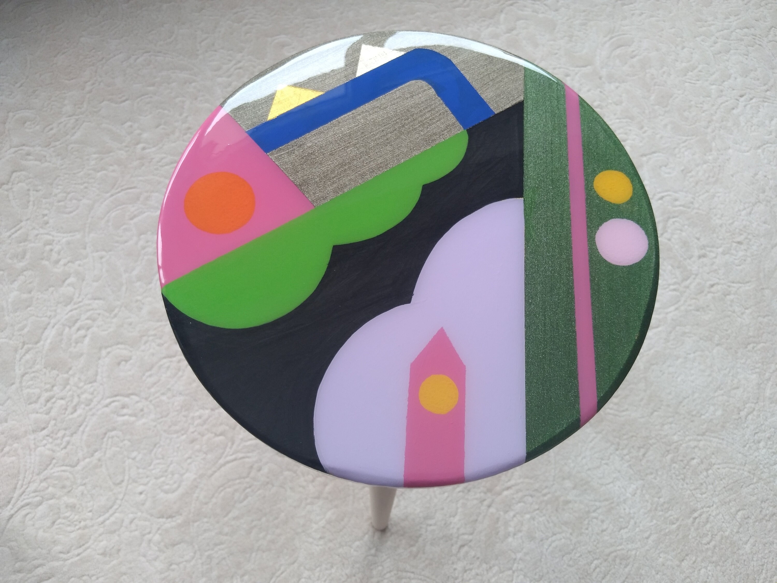Round Small Boho Resin Sofa Coffee Table, Modern Wooden Epoxy Wood Unique Bronze Entryway Side End Cool Abstract Bedside Bedroom Art Tables