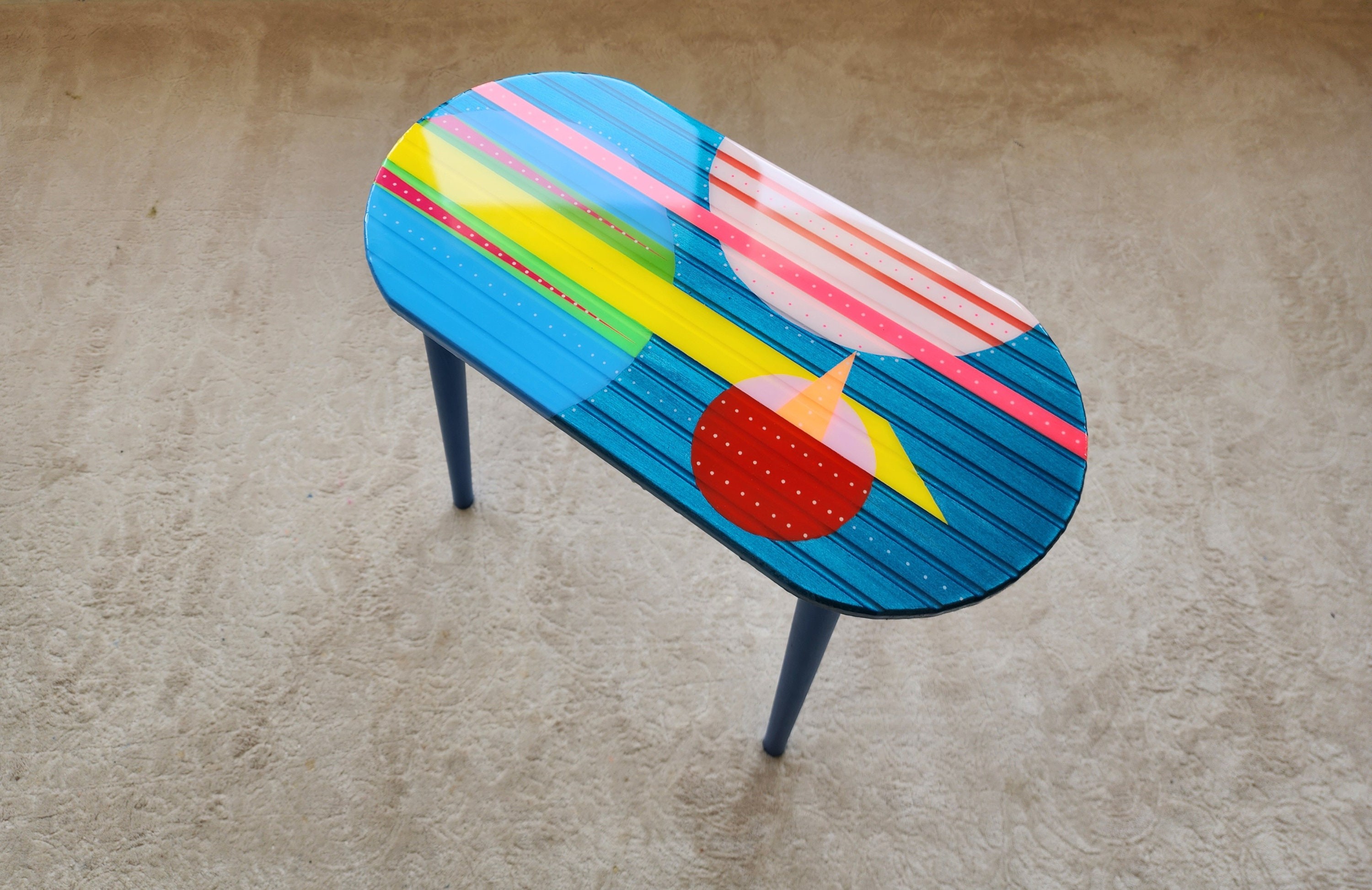 Modern Oval Colorful Wooden Epoxy Resin Side Coffee Table, Minimalist Unique Abstract Funky Maximalist Bedside Unusual Aesthetic Art Table