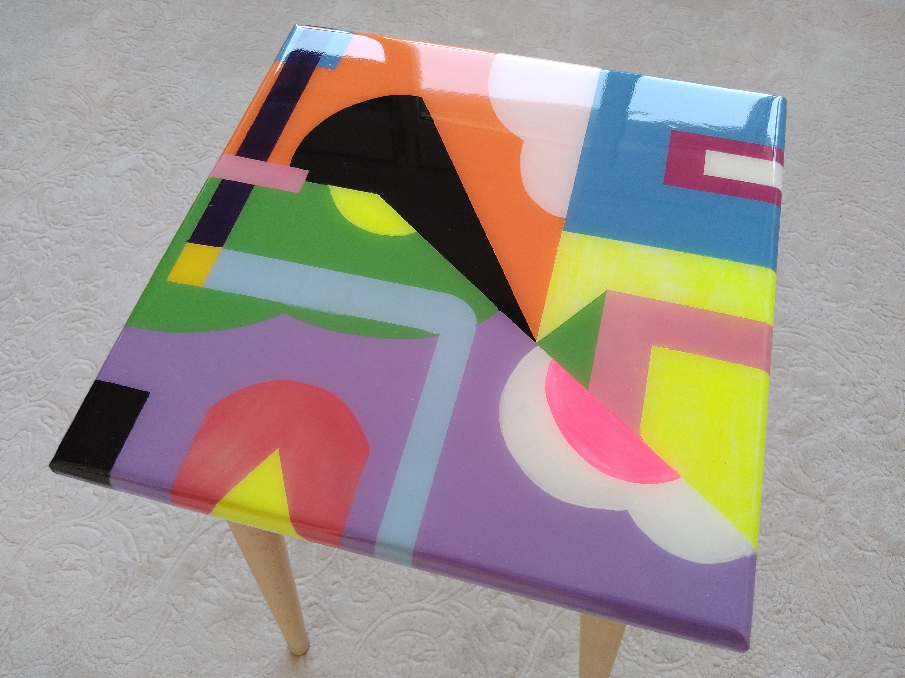 Colorful Abstract Funky Resin Side End Coffee Table, Unique Wooden Vibrant Entryway Living Room Aesthetic Epoxy Center Chic Artistic Table