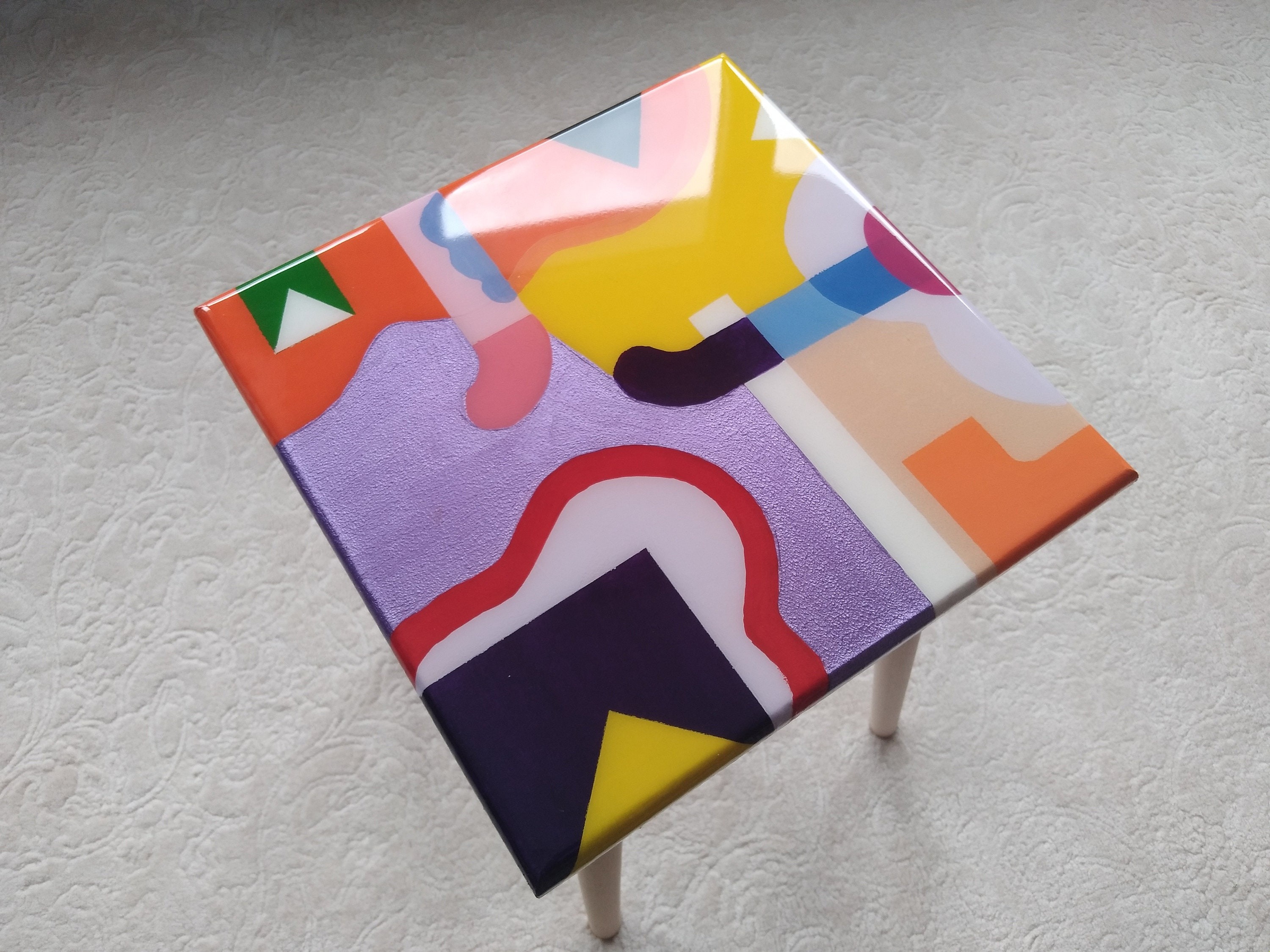 Unique Modern Colorful Epoxy Resin Side Table, Funky Living Room Bedroom Entryway Corner Farmhouse Entryway End Cool Chic Art Coffee Table