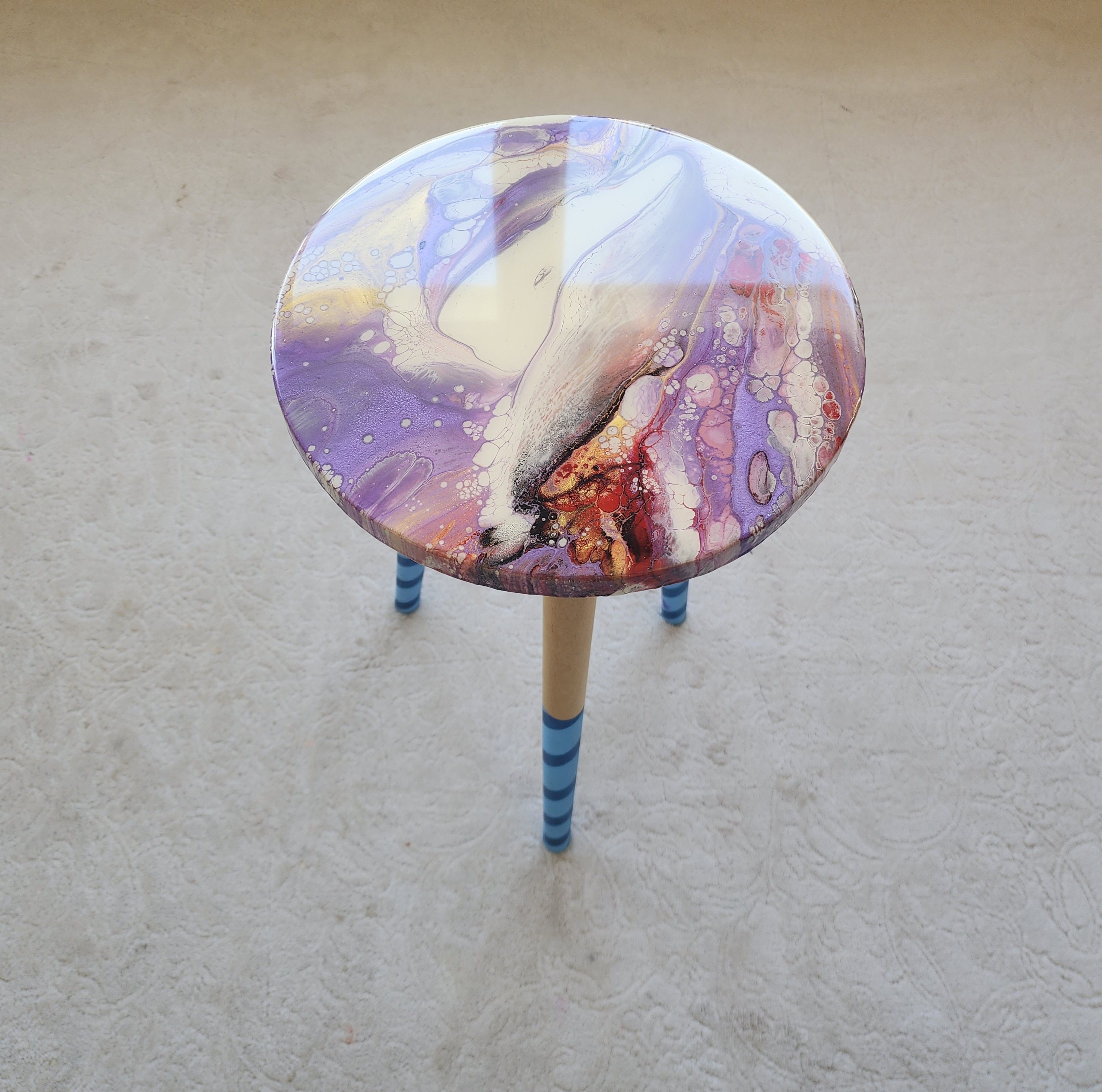 White Purple Gold Funky Round Epoxy Resin Side Coffee Table, Colorful Eclectic Handmade Abstract Boho Cool Painted Corner End Sofa Art Table