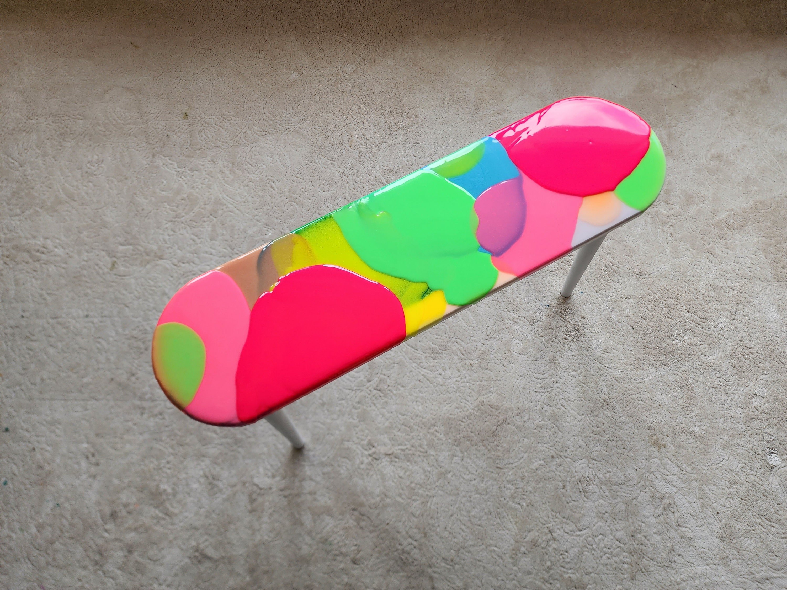 Pink Funky Oval Neon Painted Legs 3D Side Resin Coffee Tables, Colorful Maximalist Eclectic Unusual Abstract Cool Nesting Epoxy Art Table