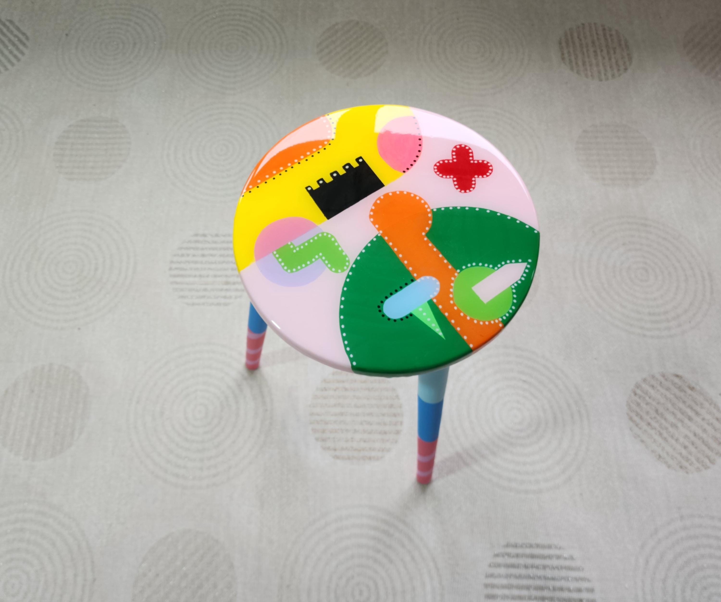 Round Wooden Pink Epoxy Resin Cool Art Side Coffee Table