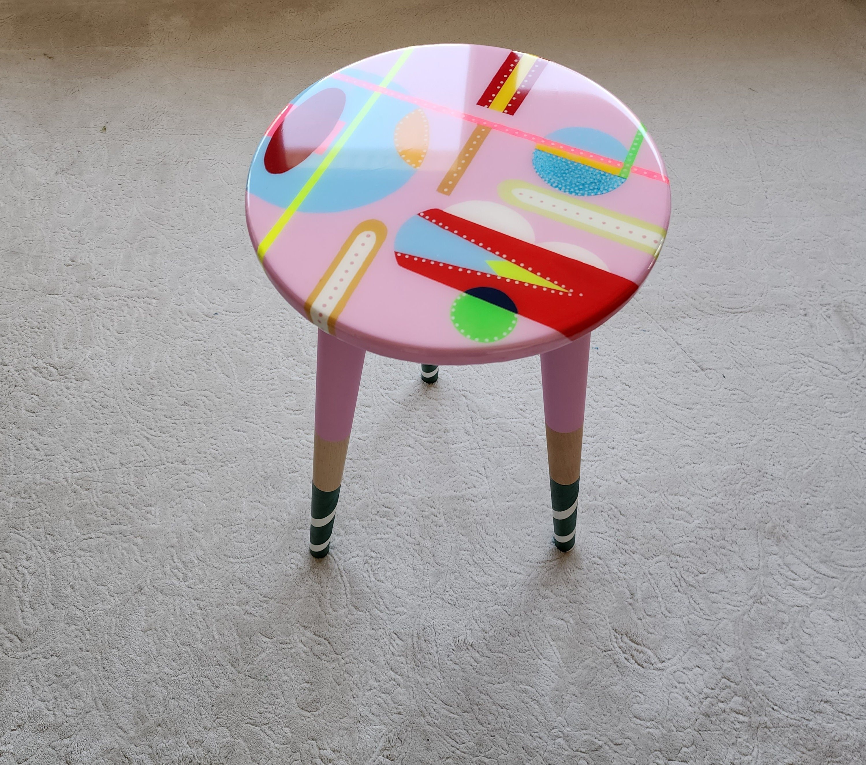 Round Pink Blue Abstract Funky Resin Coffee Table, Hand Painted Geometric Multicolor Eclectic Cool Retro Boho Unusual Epoxy Art Side Table
