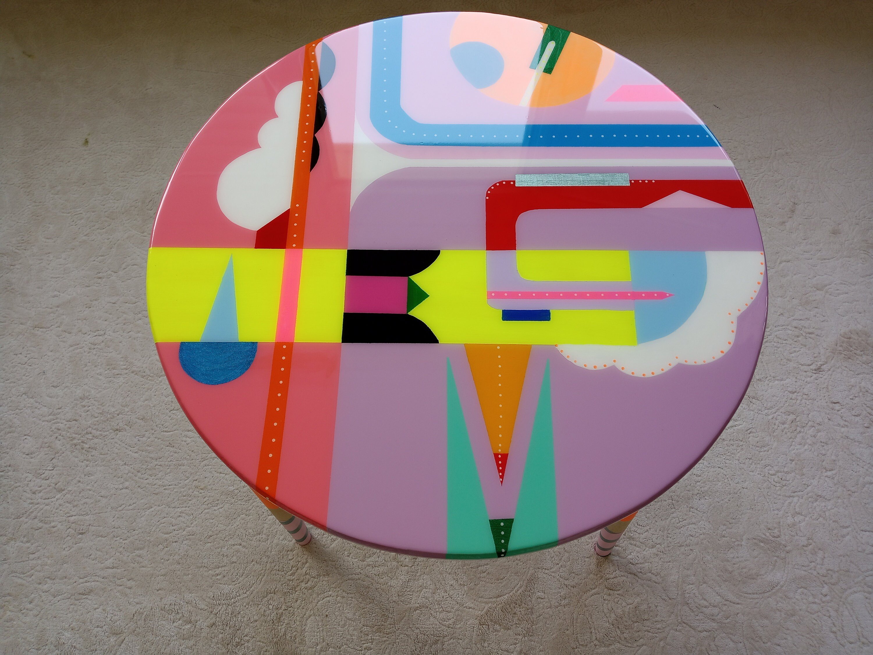 Round Colorful Funky Abstract Boho Resin Table,Pink Purple Groovy Vibrant Wood Rainbow Retro Hippi End Side Cool Luxury Center Coffee Table