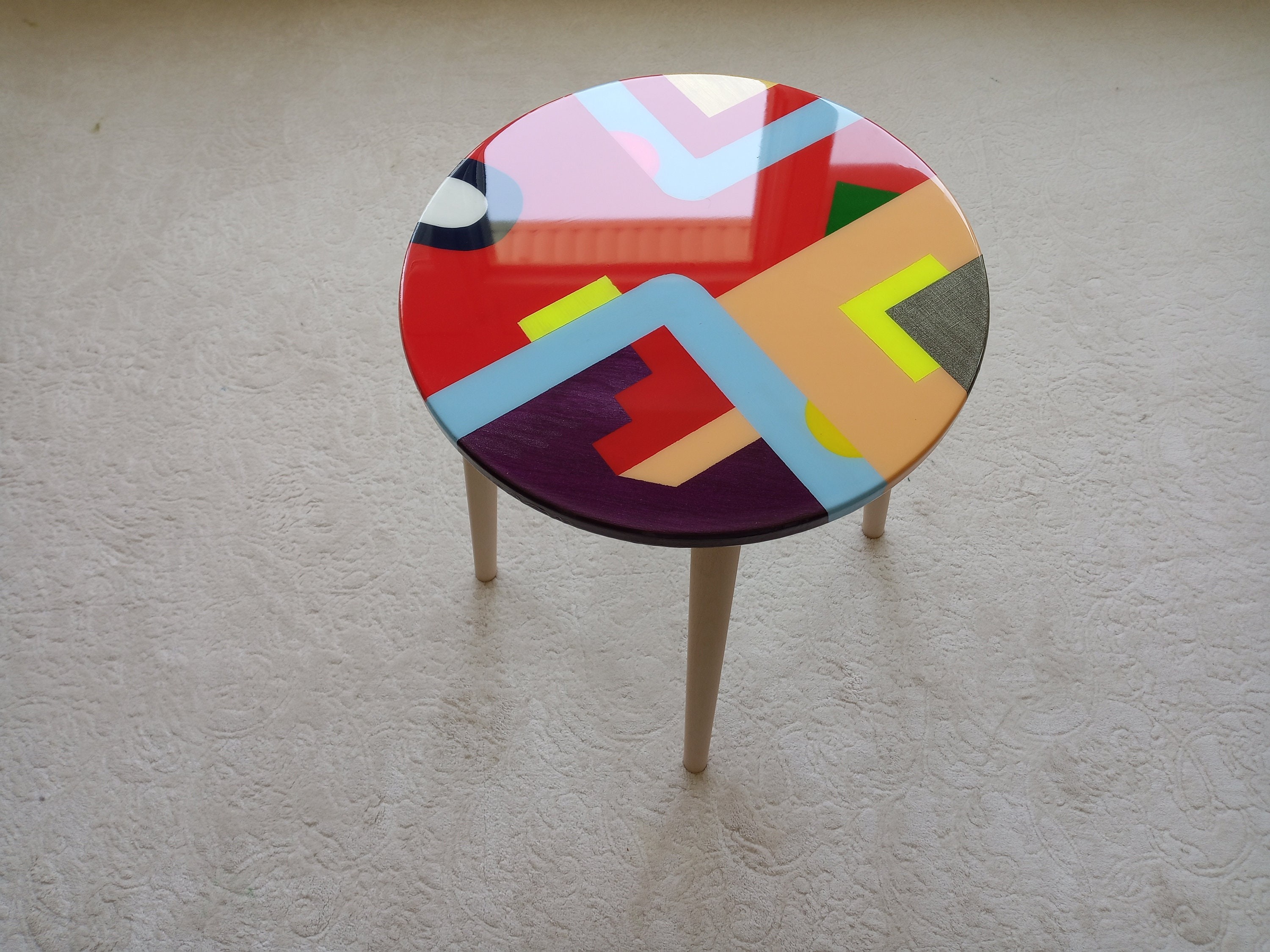 Round Resin Abstract End Side Red Cool Funky Table, Colorful Modern Wooden Unique Bedside Entryway Boho Maximalist Stylish Art Coffee Table
