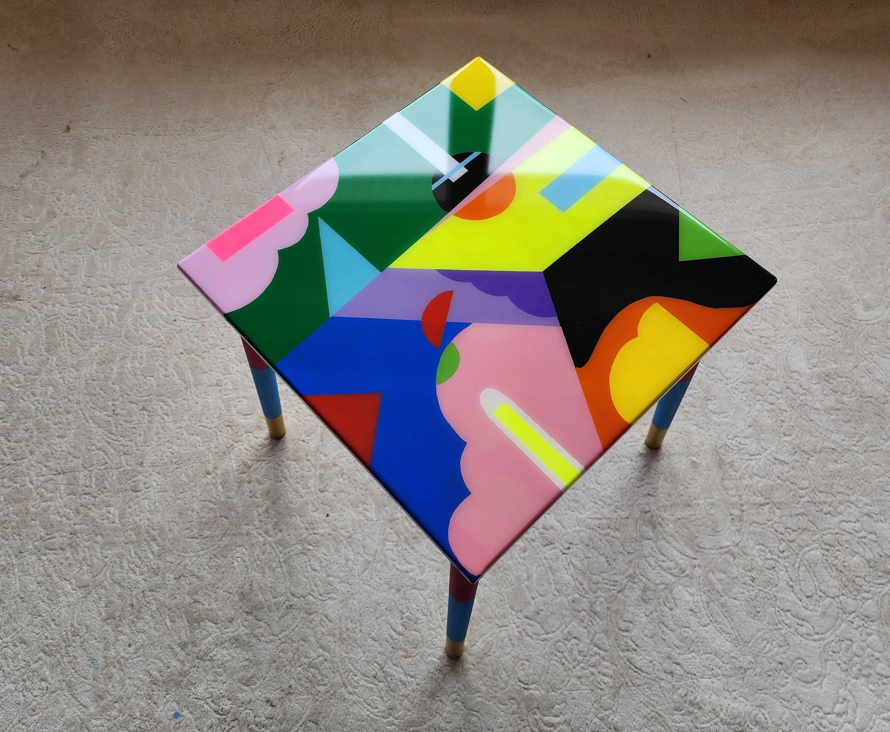 Colorful Abstract Pink Resin Side End Funky Coffee Table, Yellow Modern Unique Living Room Bedside Center Wooden Epoxy Art Sofa Coffee Table