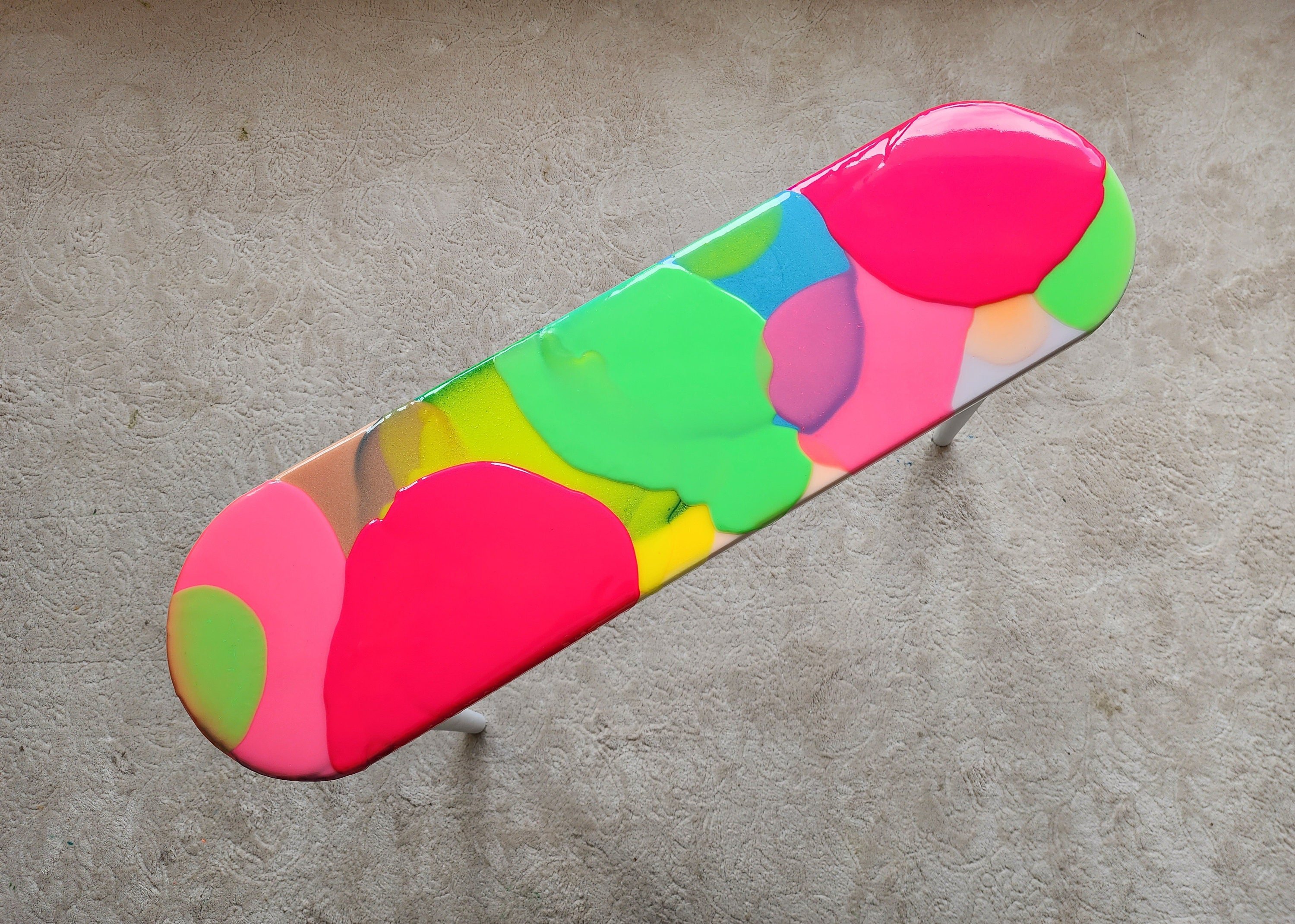 Pink Funky Oval Neon Painted Legs 3D Side Resin Coffee Tables, Colorful Maximalist Eclectic Unusual Abstract Cool Nesting Epoxy Art Table