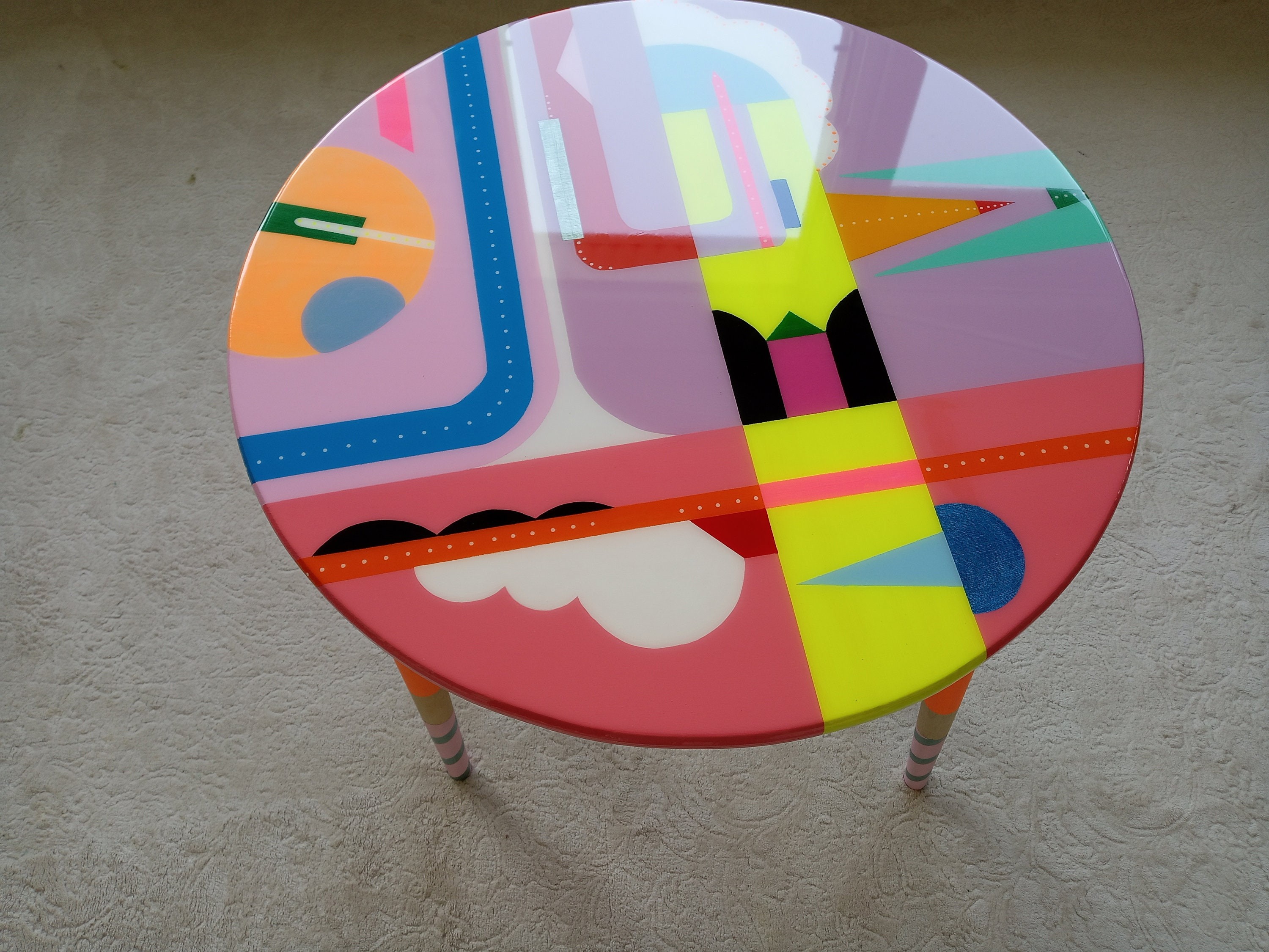 Round Colorful Funky Abstract Boho Resin Table,Pink Purple Groovy Vibrant Wood Rainbow Retro Hippi End Side Cool Luxury Center Coffee Table