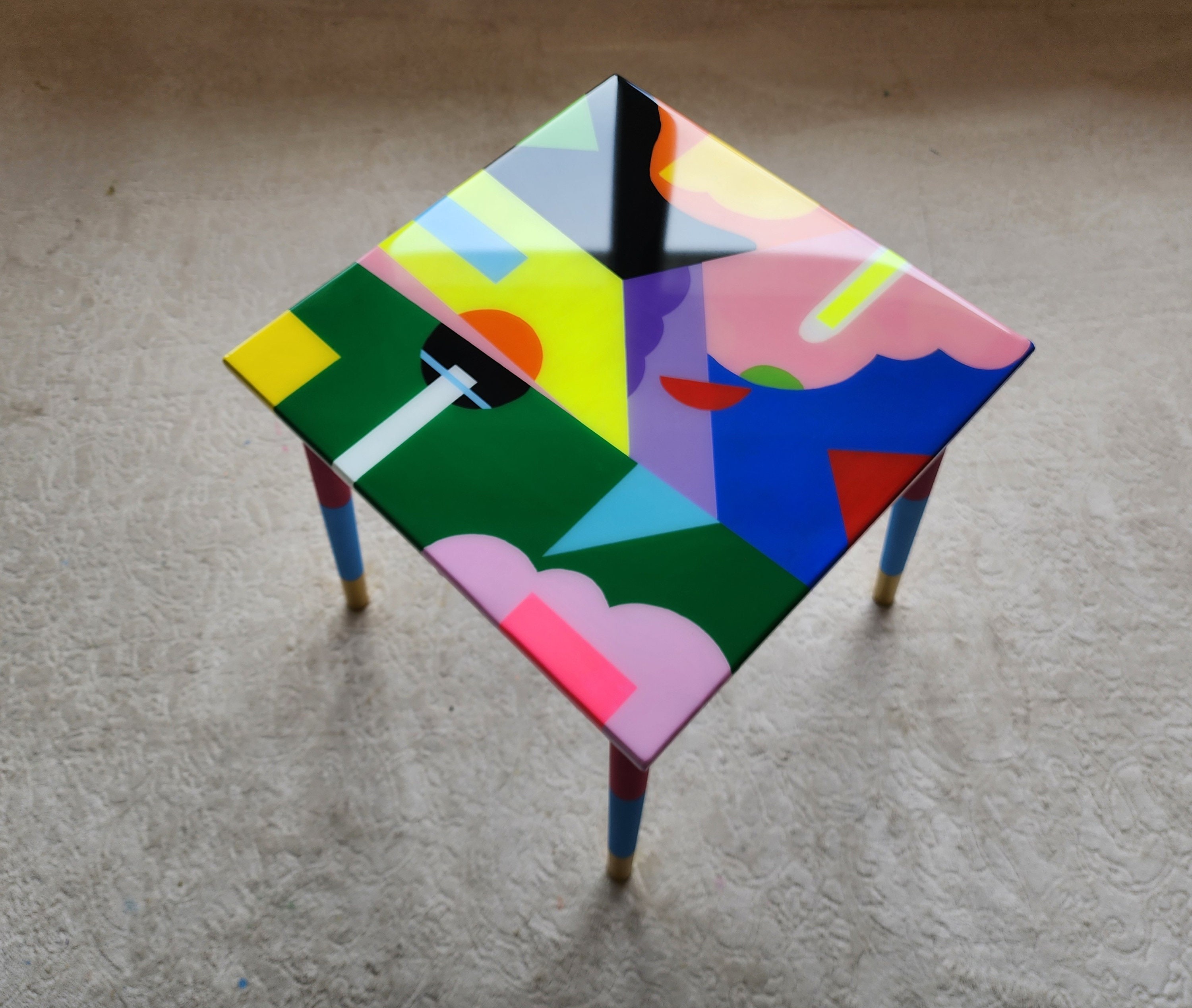 Colorful Abstract Pink Resin Side End Funky Coffee Table, Yellow Modern Unique Living Room Bedside Center Wooden Epoxy Art Sofa Coffee Table
