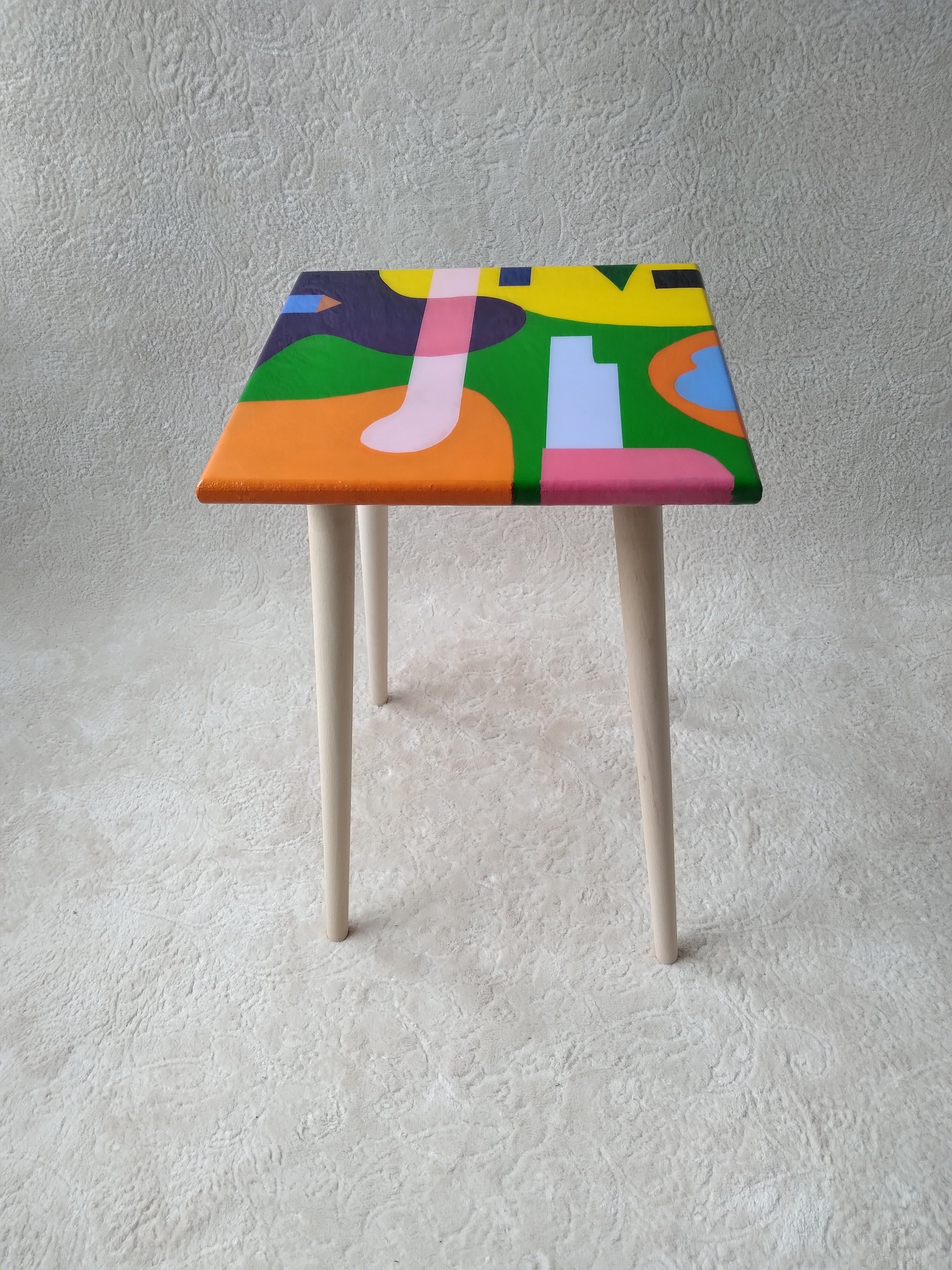 Colorful Epoxy Resin Abstract Side Coffee Table, Unique Purple Yellow Modern Wooden End Sofa Low Center Bedside Entryway Art Coffee Table