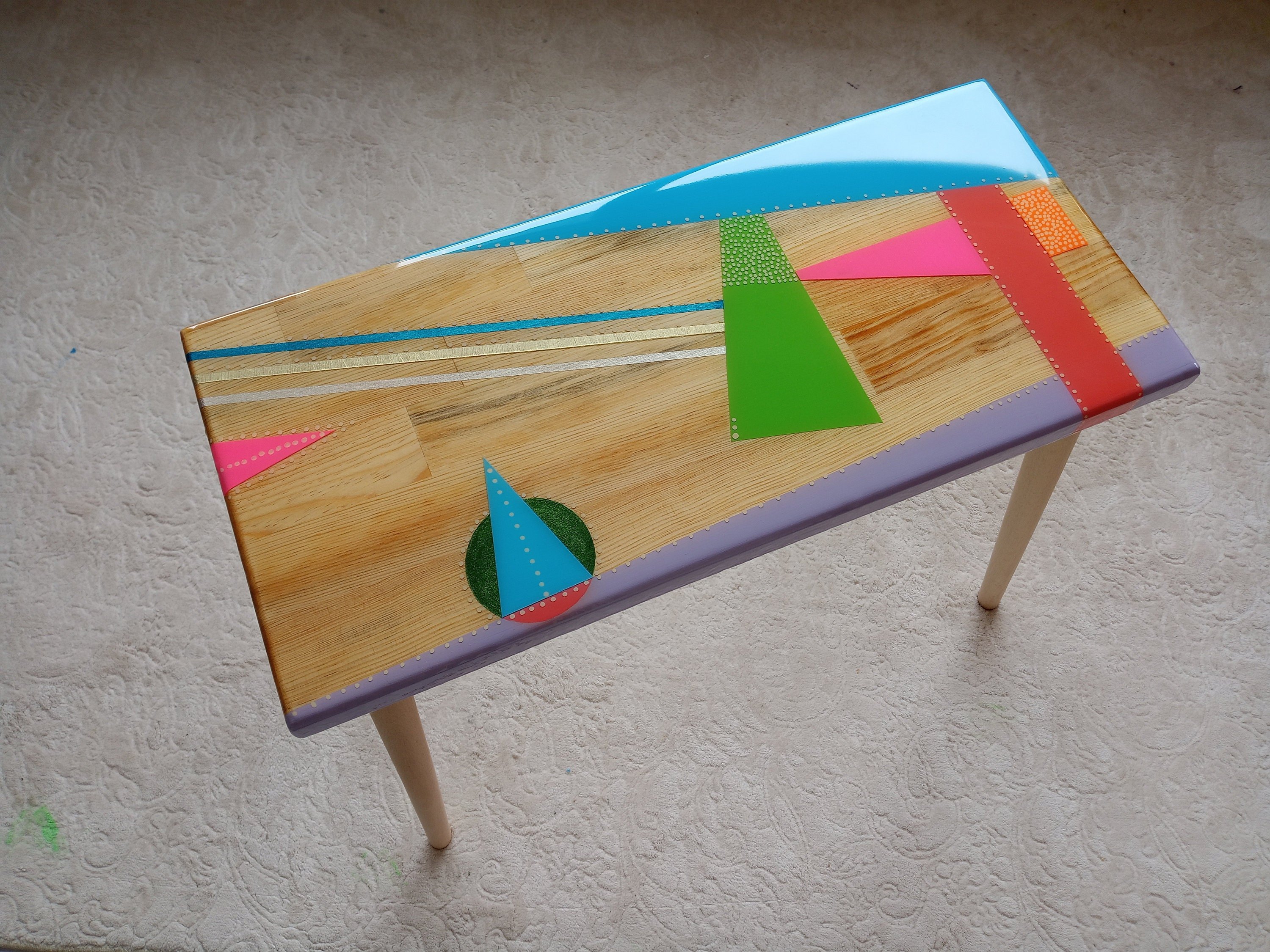 Wooden Colorful Resin Boho Side End Coffee Table, Unique Modern Pink Wood Sofa Abstract Bedside Living Room Bedroom Cool Epoxy Art Table