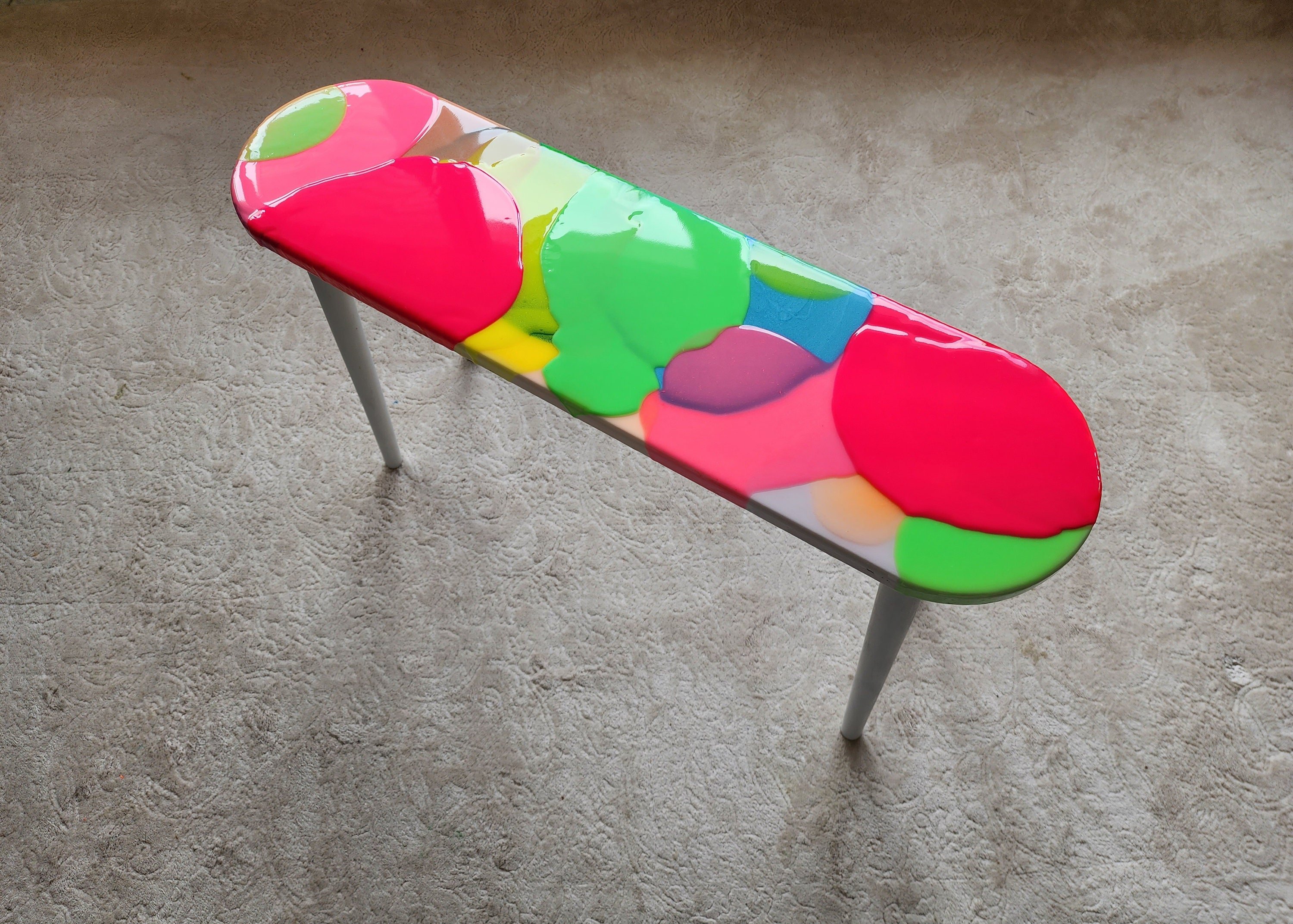 Pink Funky Oval Neon Painted Legs 3D Side Resin Coffee Tables, Colorful Maximalist Eclectic Unusual Abstract Cool Nesting Epoxy Art Table