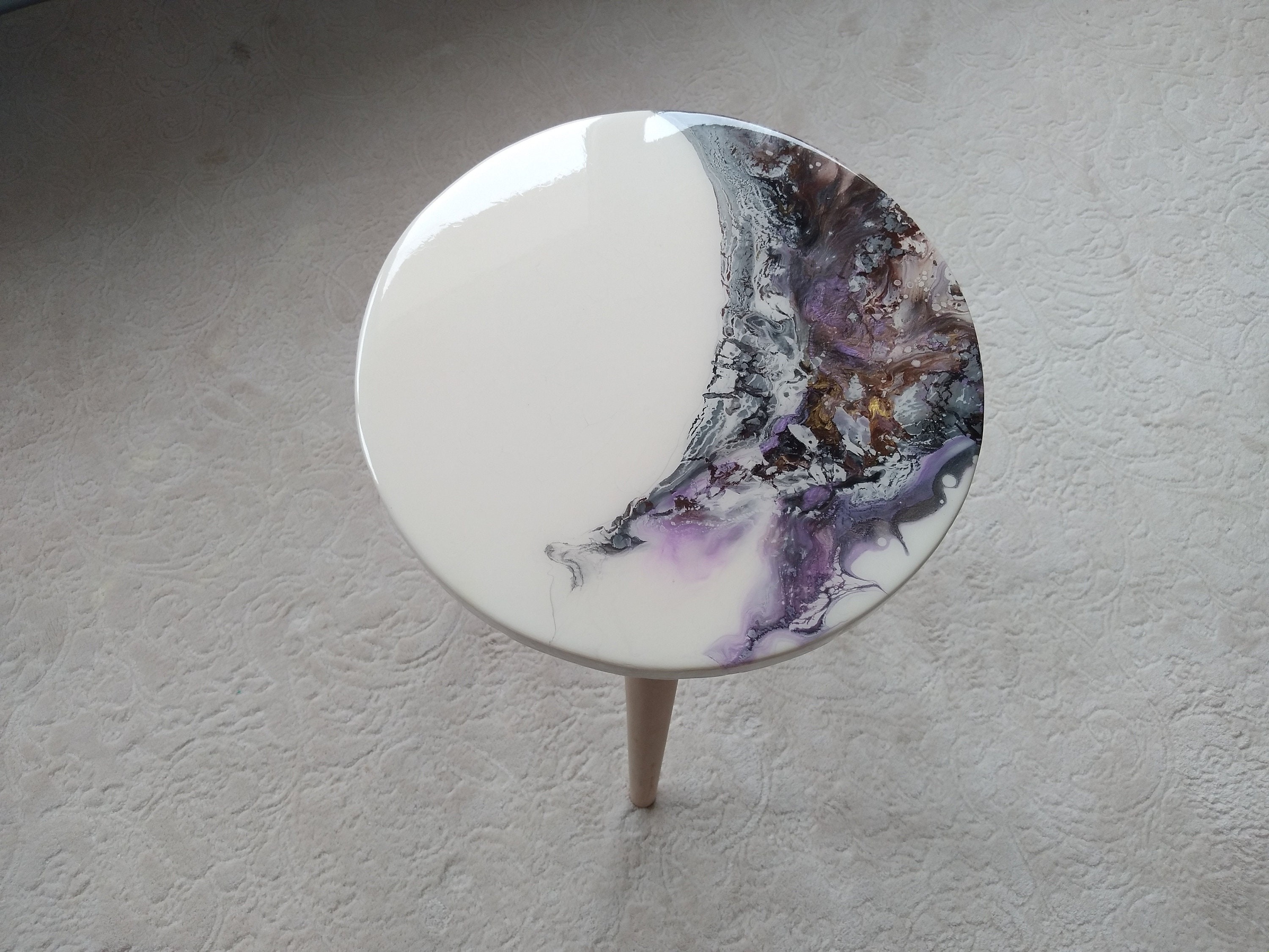 Round Modern Small Resin Sofa Coffee Table, Purple White Unique Wood Epoxy Entryway Wooden Abstract Bedside End Side Low Art Coffee Table
