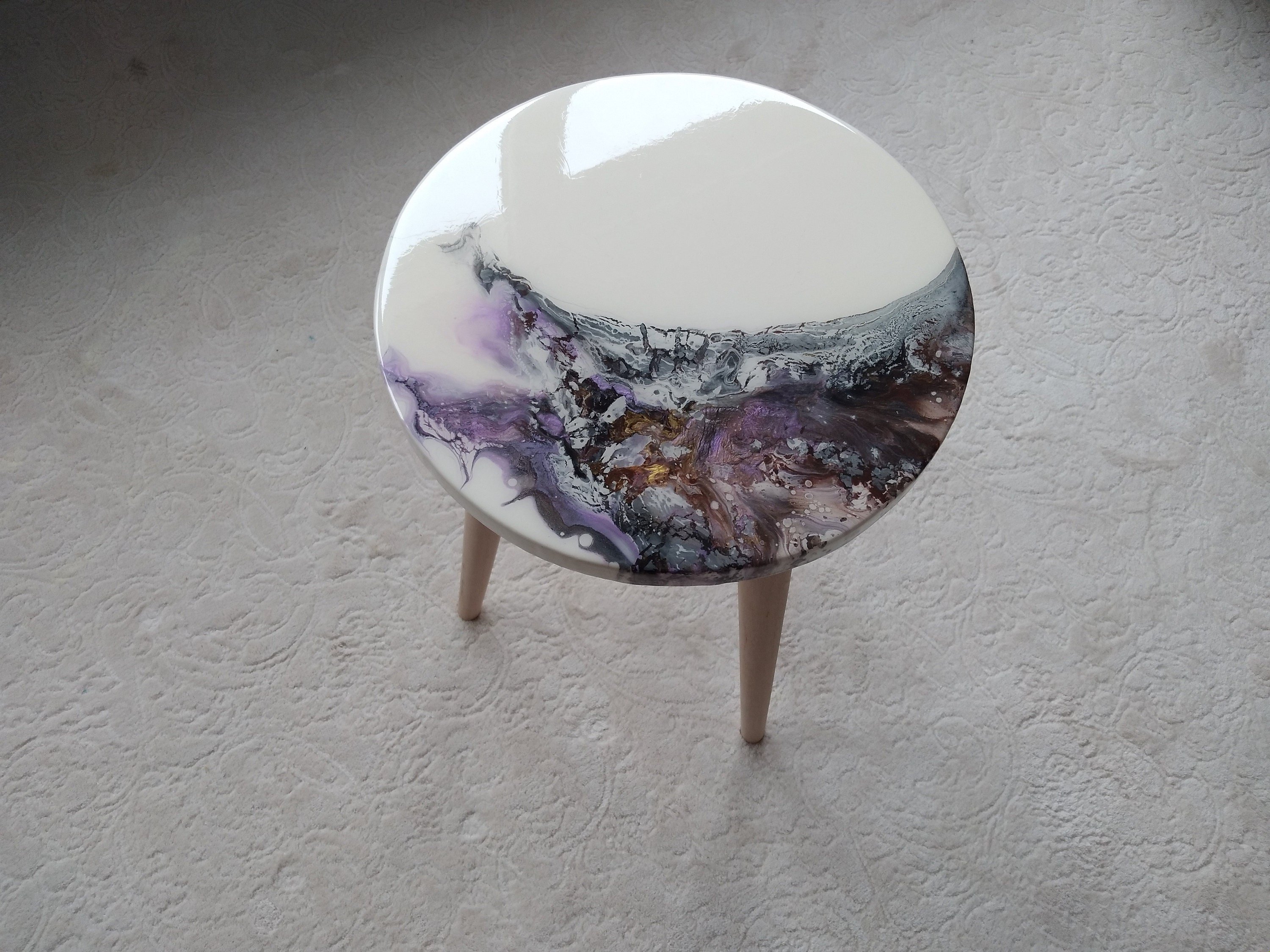 Round Modern Small Resin Sofa Coffee Table, Purple White Unique Wood Epoxy Entryway Wooden Abstract Bedside End Side Low Art Coffee Table