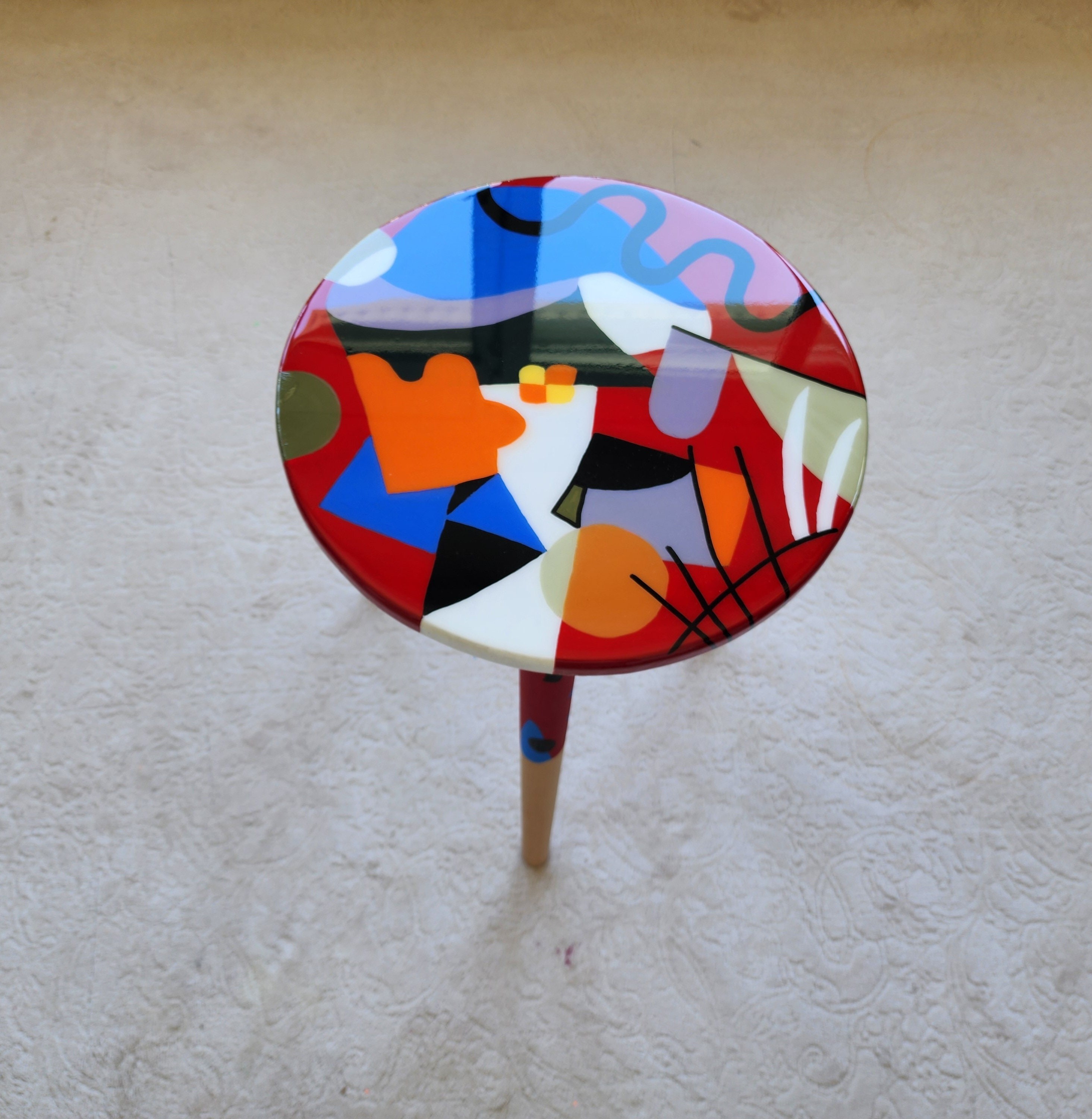 Red White Abstract Funky Colorful Side Resin Coffee Tables,Maximalist Eclectic Cool Hand Painted Quirky Round Epoxy Cute Boho Pop Art Tables