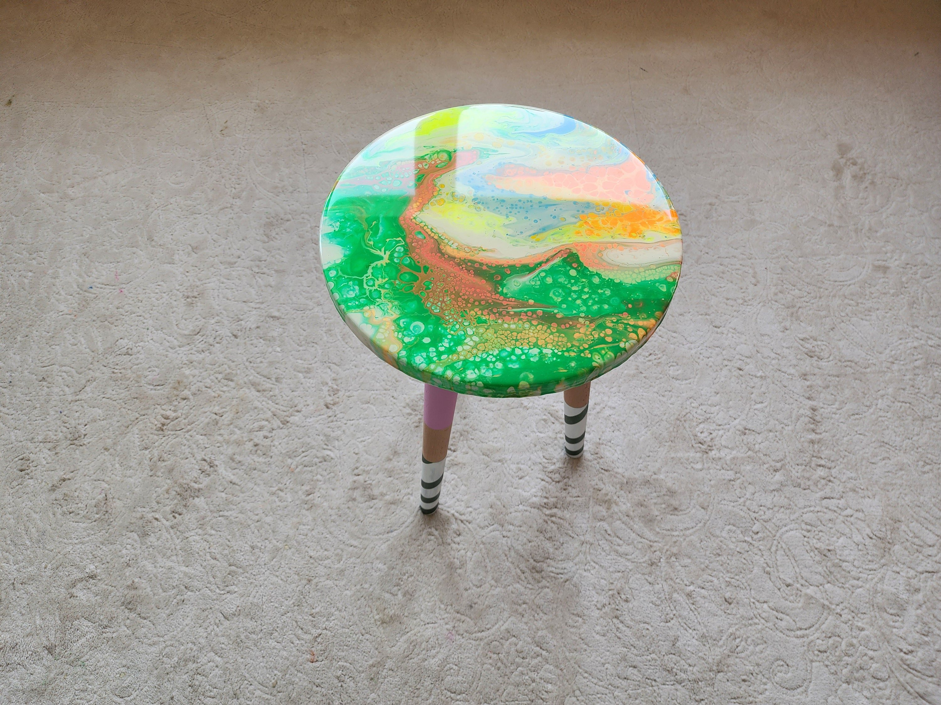 Unique Wooden Green Abstract Epoxy Resin Side Coffee Table, Colorful Funky Eclectic Rainbow Pop Art Hand Painted Cute End Sofa Center Table
