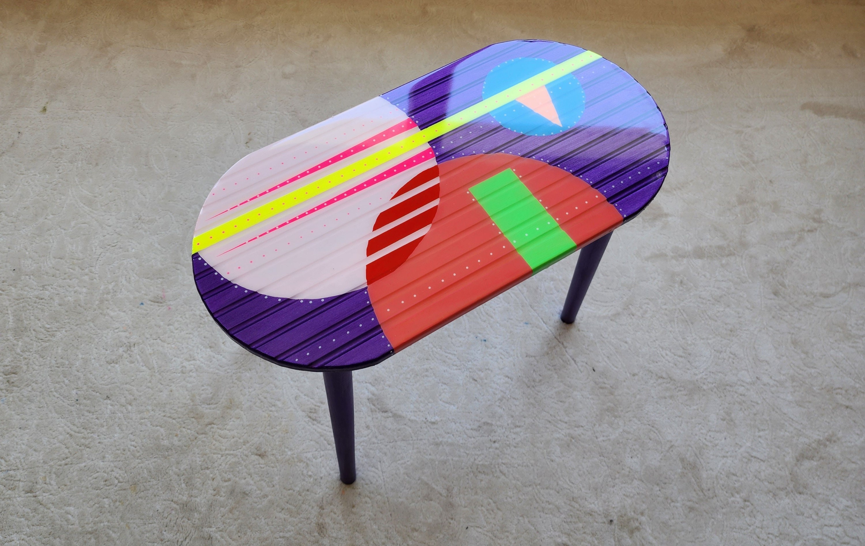 Oval Colorful Purple Pink Epoxy Resin Side Funky Tables, Abstract Modern Geometric  Cool Bedside Retro Vintage Pop Art Center Coffee Tables