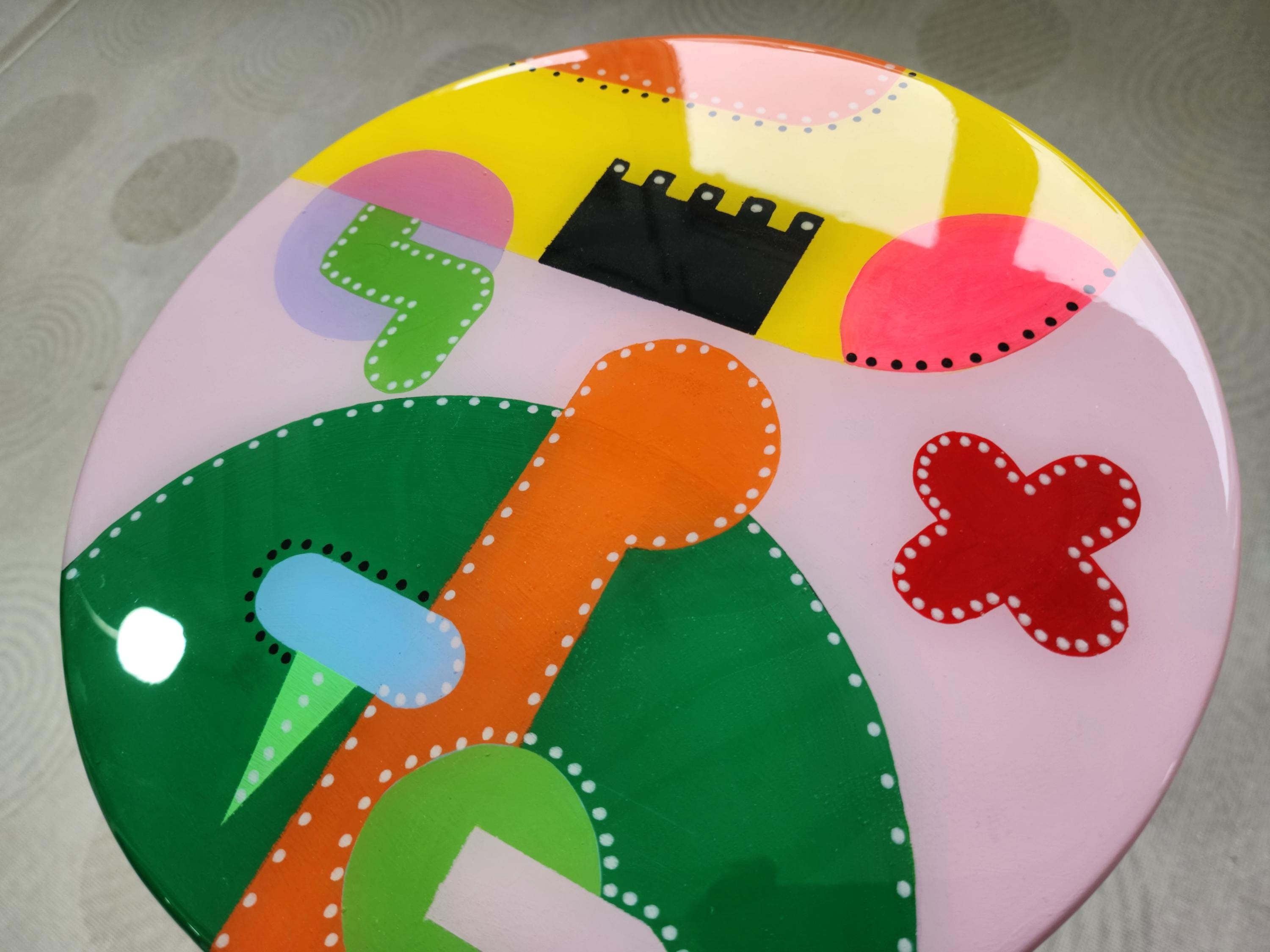 Round Wooden Pink Epoxy Resin Cool Art Side Coffee Table