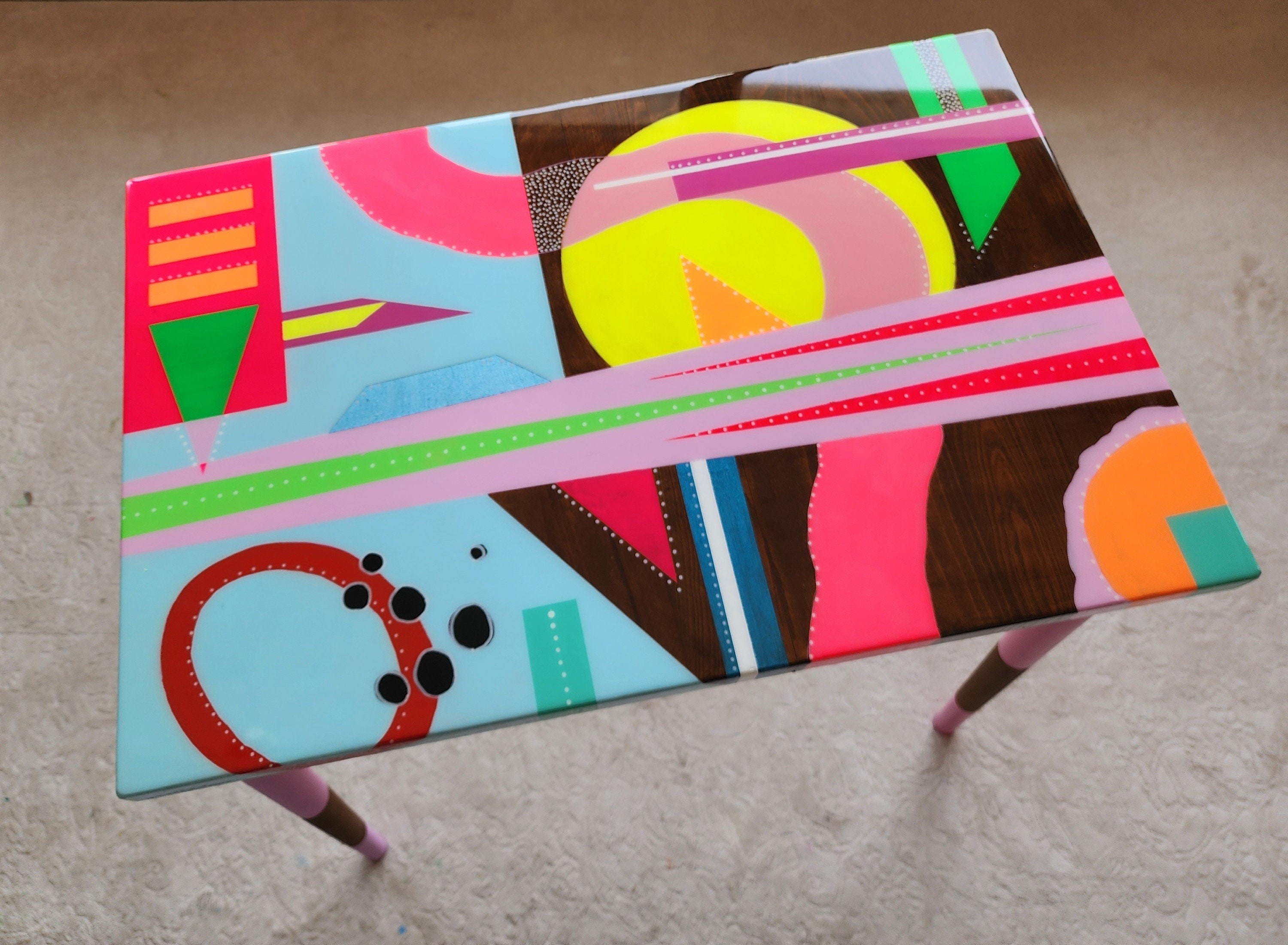 Vibrant Epoxy Resin Colorful Neon Art Side Coffee Table ,Rainbow Funky Groovy Retro Modern Unique Eclectic Abstract Sofa Quirky End Table