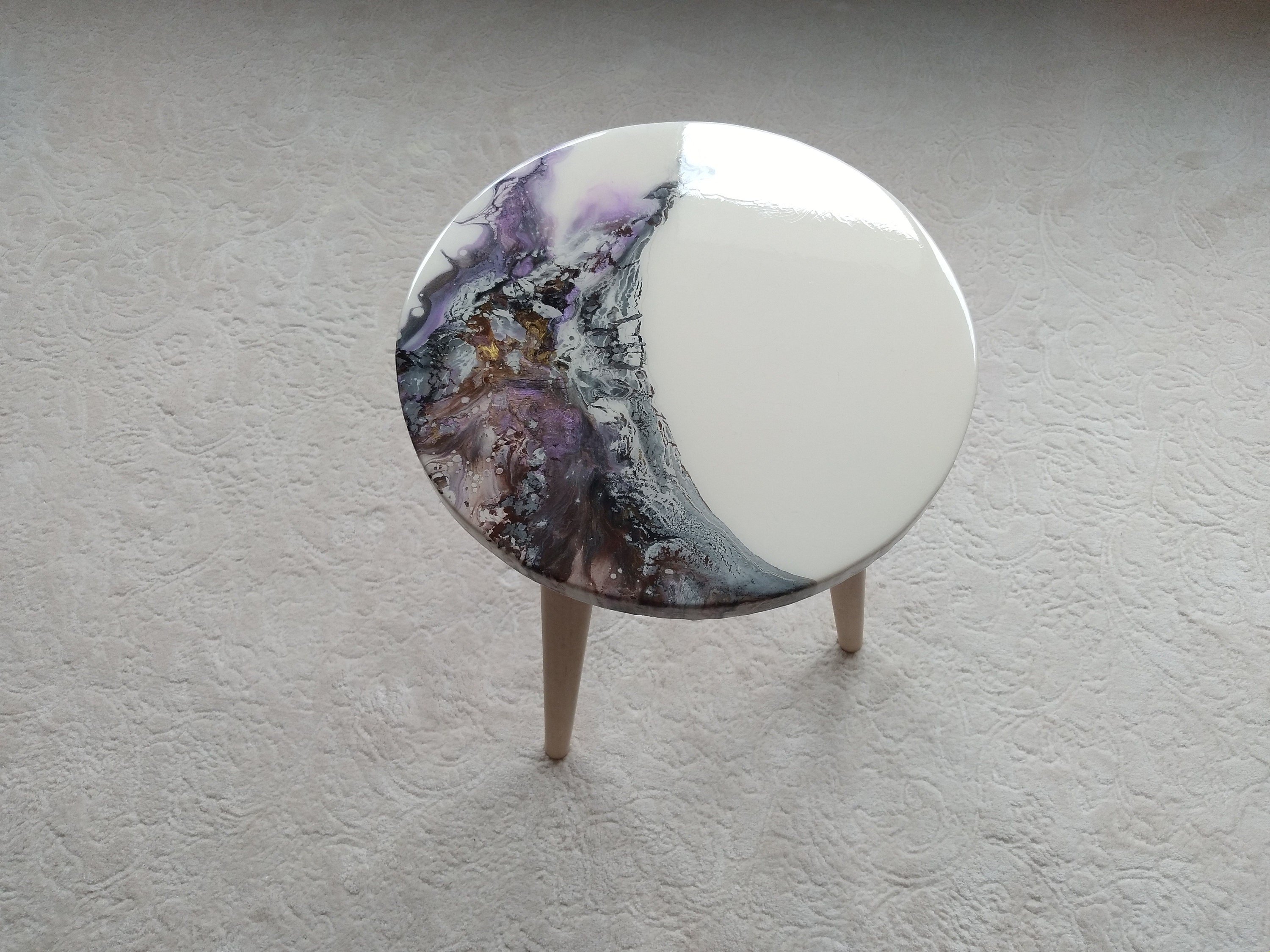 Round Modern Small Resin Sofa Coffee Table, Purple White Unique Wood Epoxy Entryway Wooden Abstract Bedside End Side Low Art Coffee Table