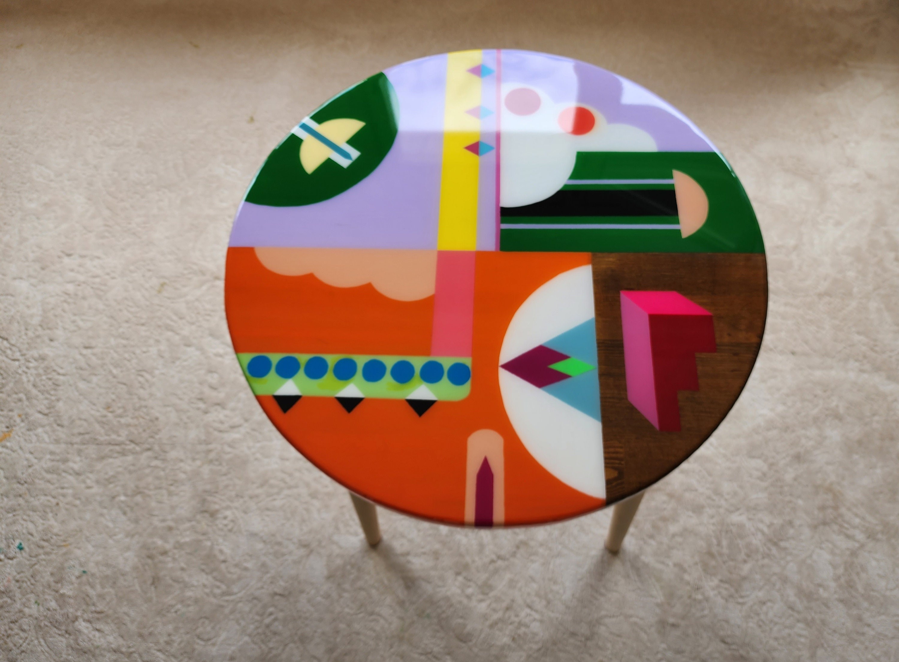 Modern Colorful Resin Round Side Center Table, Funky Retro Furniture Abstract Cool Living Room Sofa Epoxy Live Edge Wooden Vintage End Table