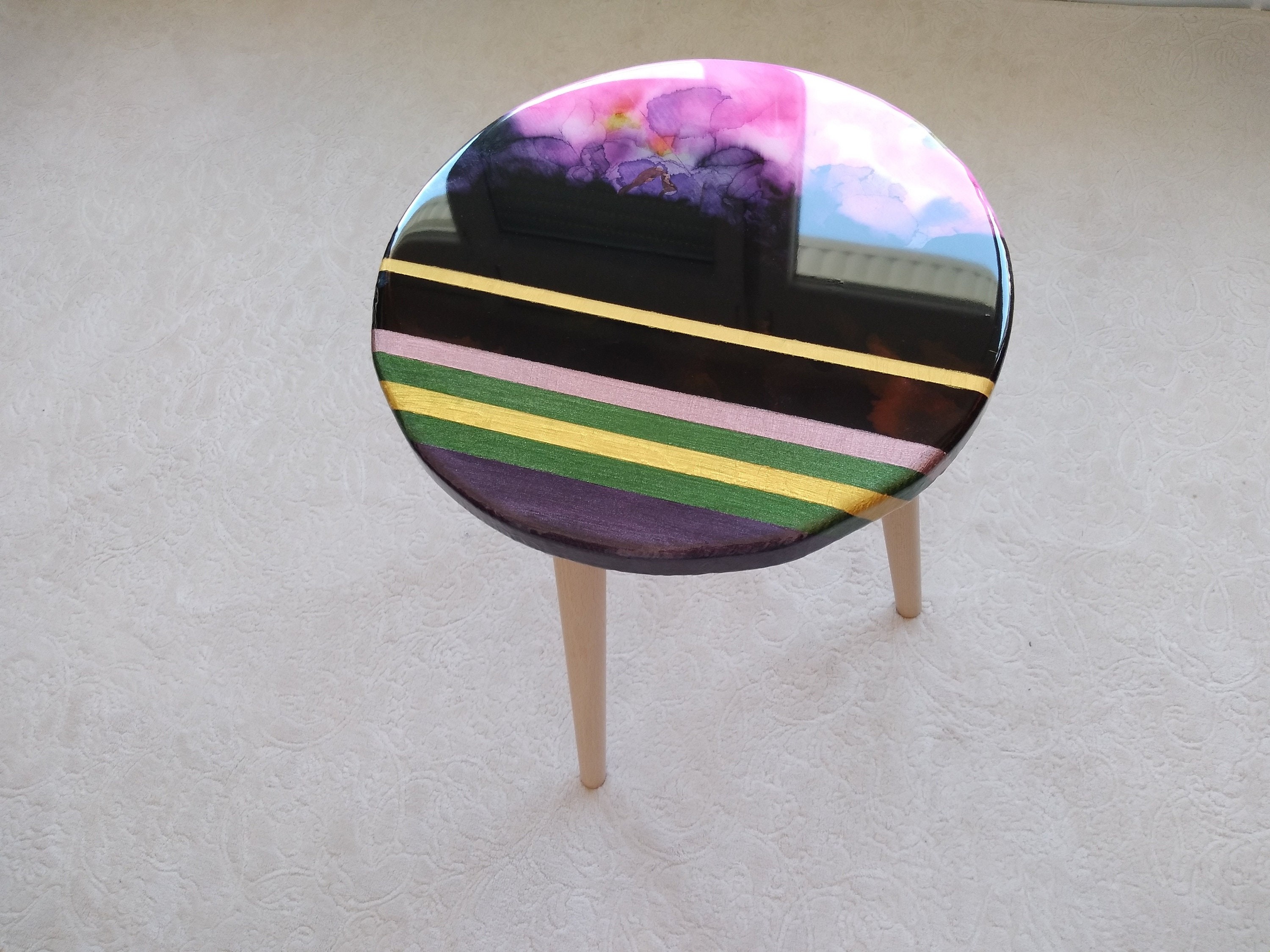 Wood Round Bedside Pink Black Resin Side Coffee Table, Modern Unique Epoxy End Boho Entryway Bedroom Sofa Furniture Wooden Abstract Table