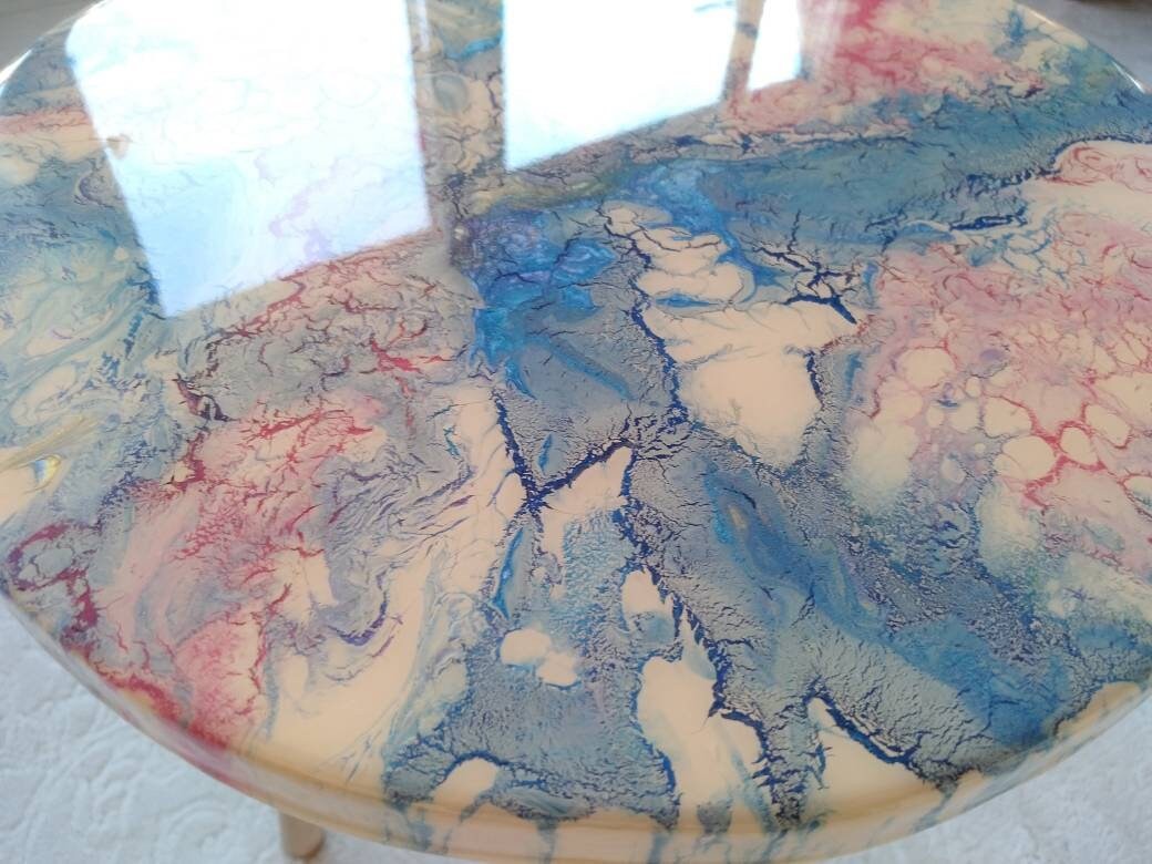 Round Resin Unique Side Coffee Table, Blue Pink Small Modern Epoxy Handmade Amazing Low End Sofa Living Room Bedside Abstract Coffee Tables