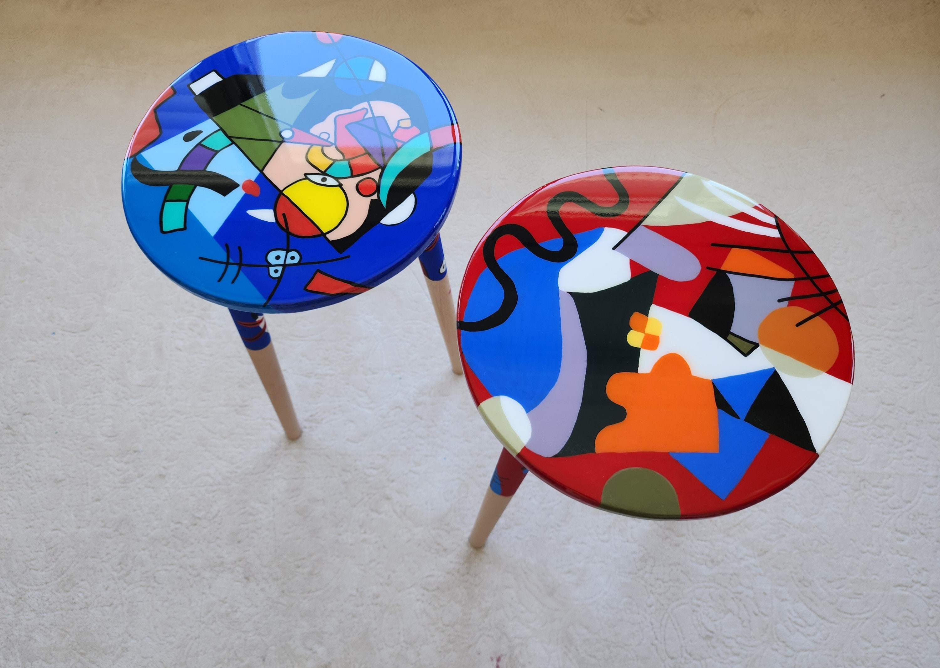 Round Colorful Red Blue Epoxy Resin Side Coffee Tables 