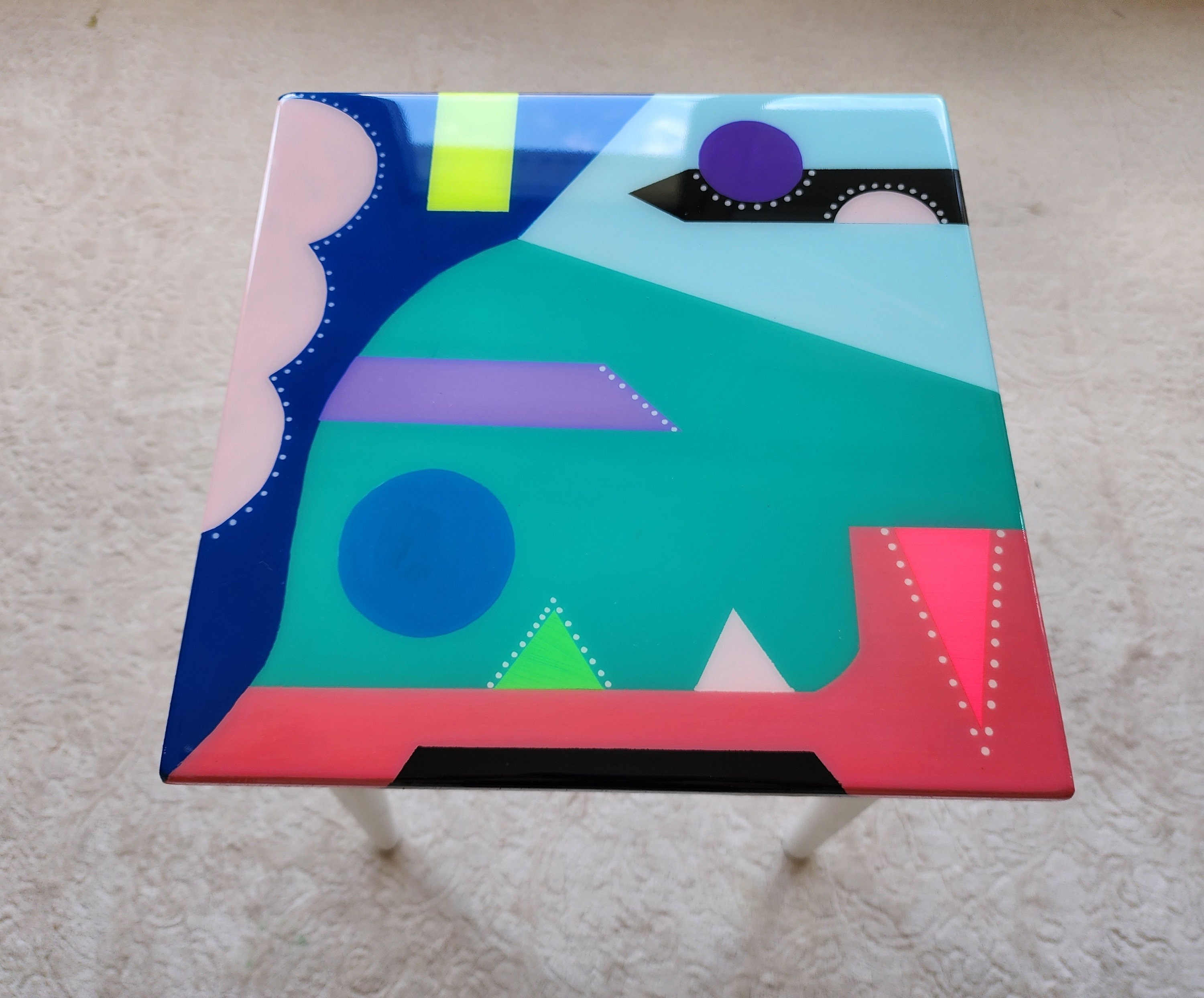 Unusual Blue Funky Colorful Oval Resin Side End Coffee Table, Maximalist Eclectic Abstract Cool Neon Epoxy Boho Pop Art Painted Legs Table