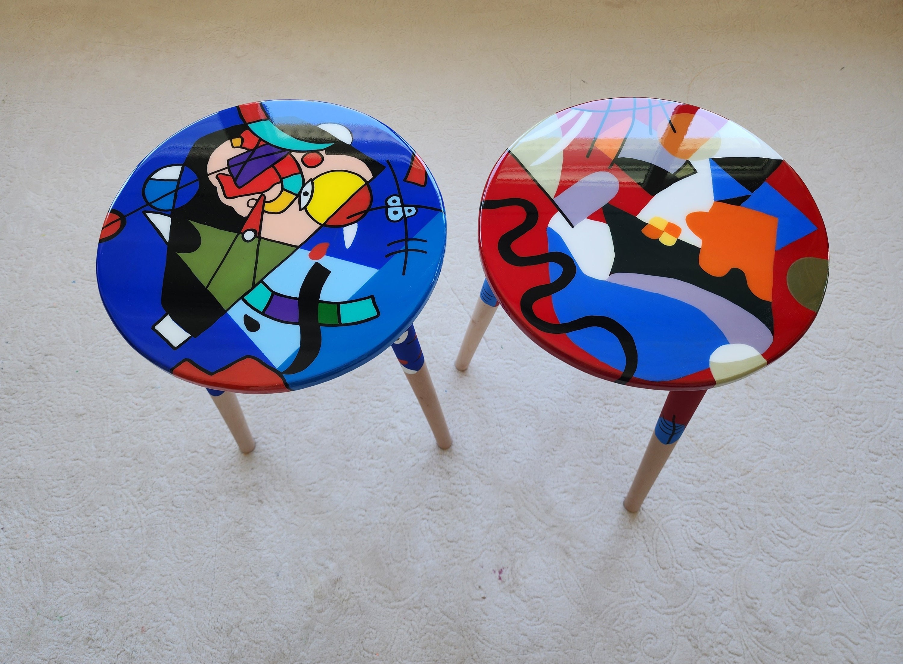Round Colorful Red Blue Epoxy Resin Side Coffee Tables 