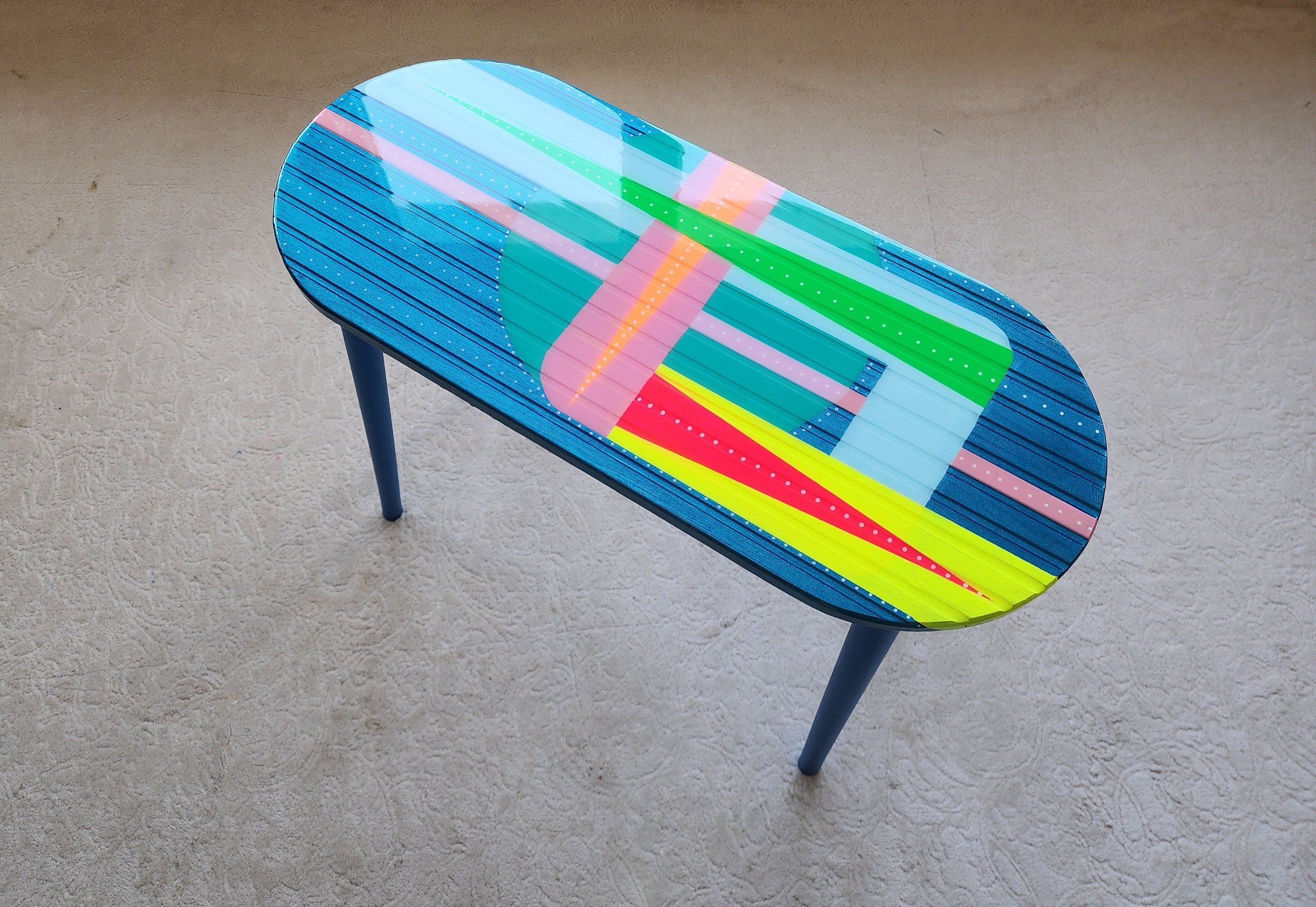 Oval Colorful Abstract Funky Resin Art Side Coffee Tables,Geometric Modern Gift For Mom Her Him Couple,Retro Vintage Pop Art Epoxy End Table