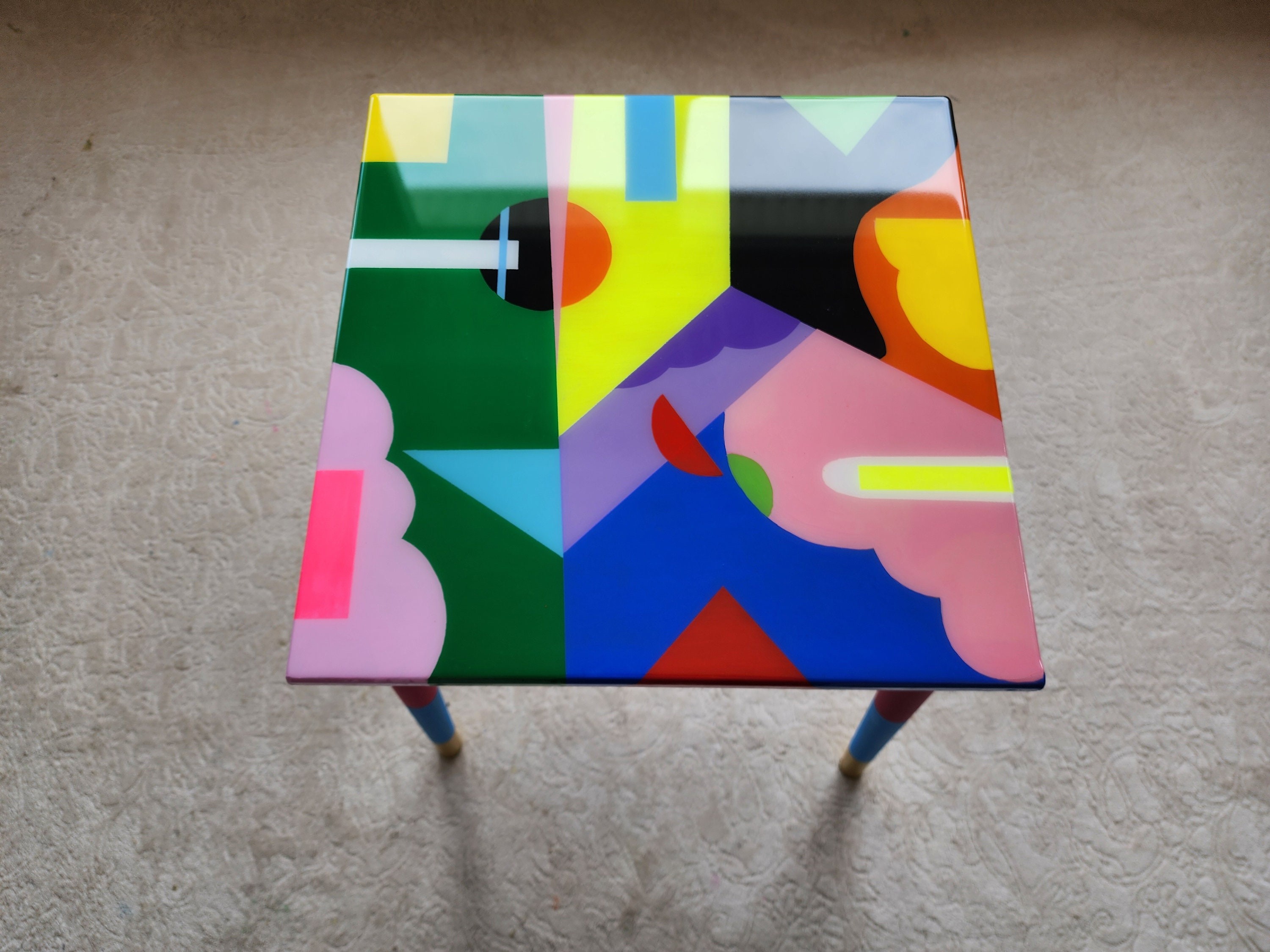 Colorful Abstract Pink Resin Side End Funky Coffee Table, Yellow Modern Unique Living Room Bedside Center Wooden Epoxy Art Sofa Coffee Table