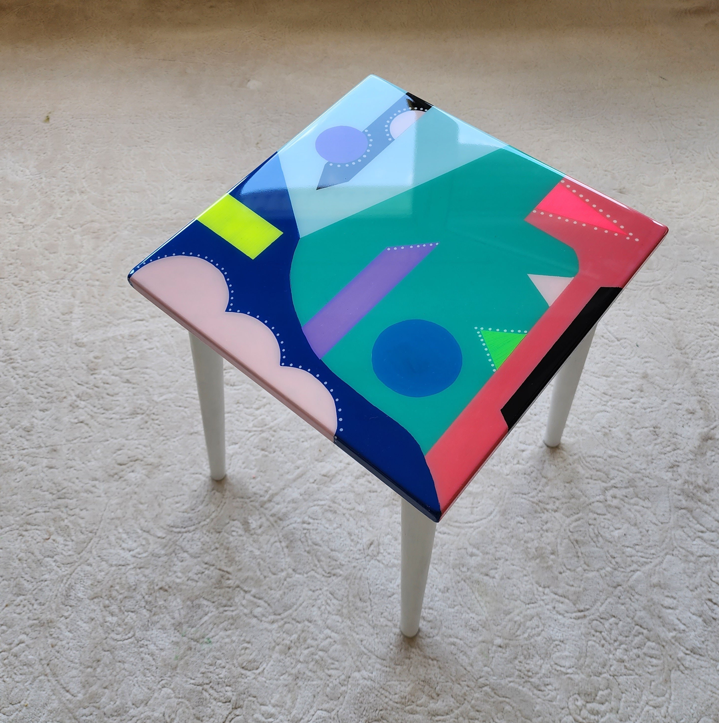 Unusual Blue Funky Colorful Oval Resin Side End Coffee Table, Maximalist Eclectic Abstract Cool Neon Epoxy Boho Pop Art Painted Legs Table