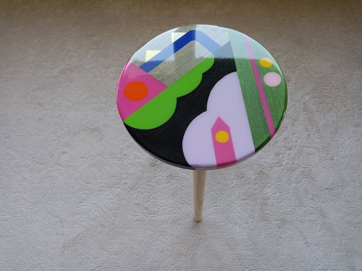 Round Small Unique Resin Side Coffee Table, Colorful Modern Wooden Black End Sofa Bedside Bedroom Living Room Abstract Art Cool Epoxy Table