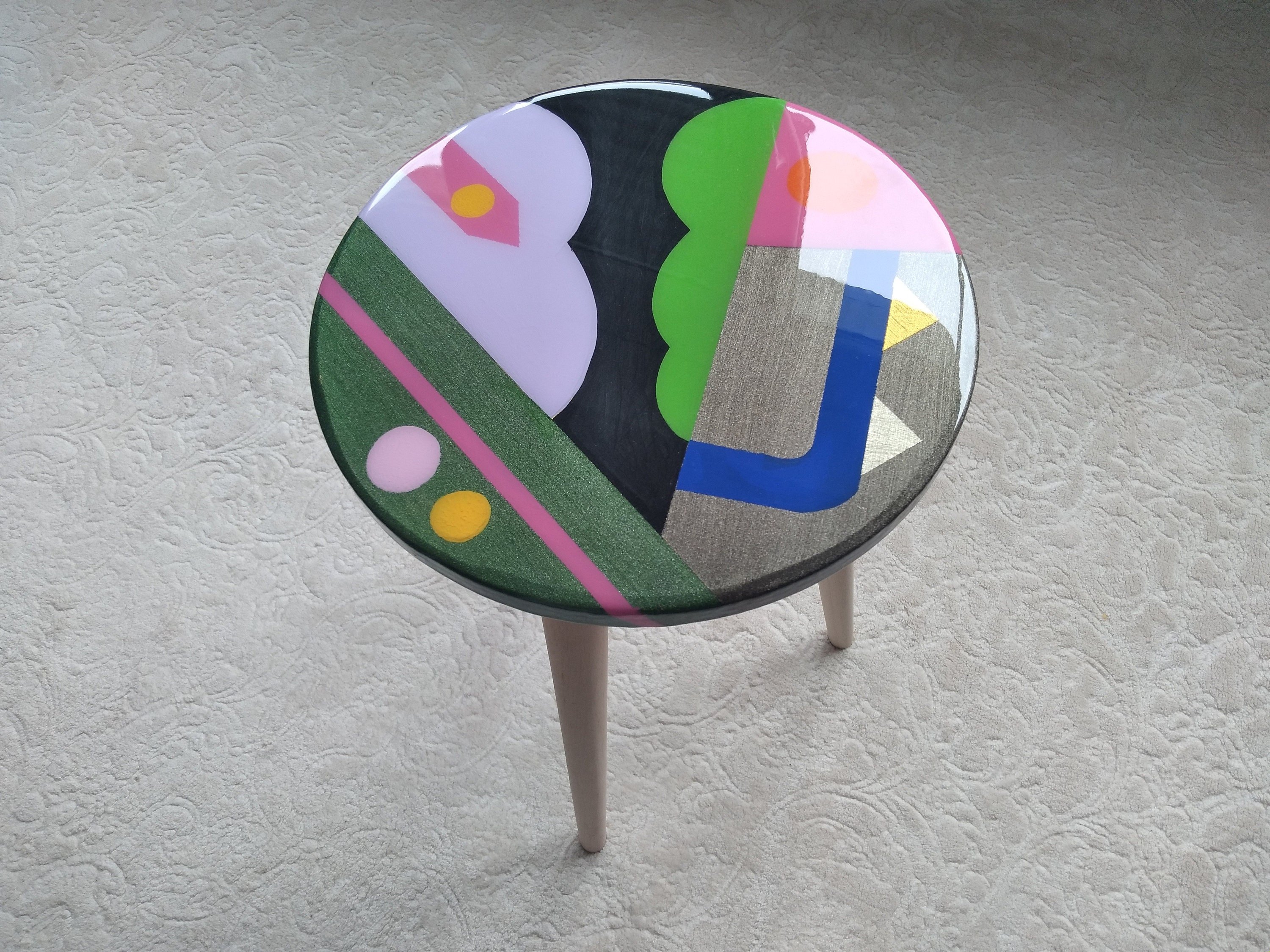 Round Small Boho Resin Sofa Coffee Table, Modern Wooden Epoxy Wood Unique Bronze Entryway Side End Cool Abstract Bedside Bedroom Art Tables