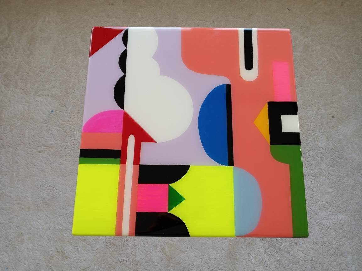 Abstract Pink Resin Side End Funky Coffee Table, Yellow Modern Unique Colorful Living Room Bedside Center Wooden Epoxy Art Sofa Coffee Table