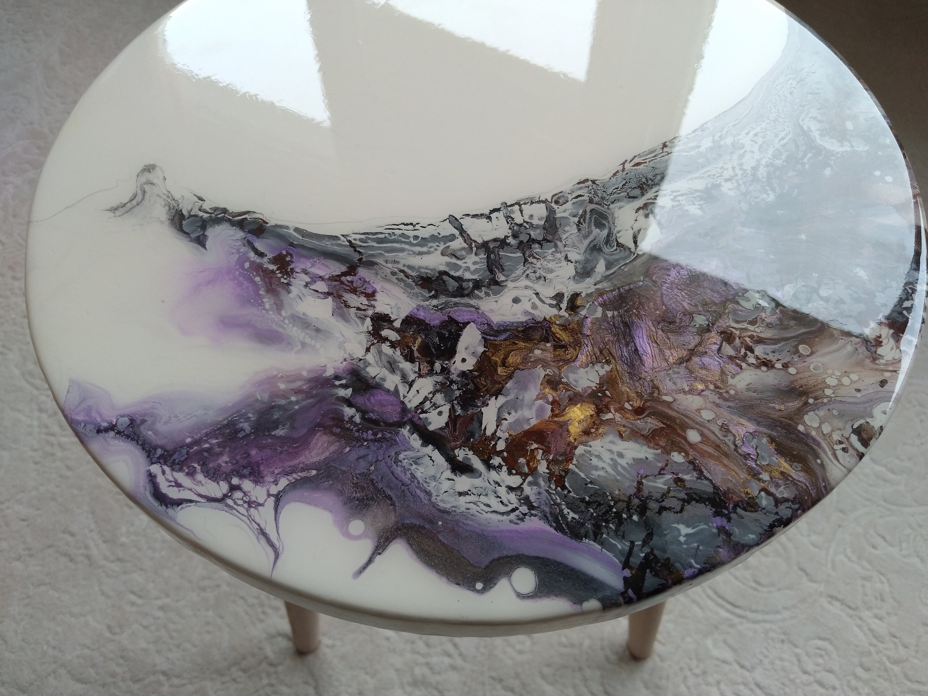 Round Modern Small Resin Sofa Coffee Table, Purple White Unique Wood Epoxy Entryway Wooden Abstract Bedside End Side Low Art Coffee Table